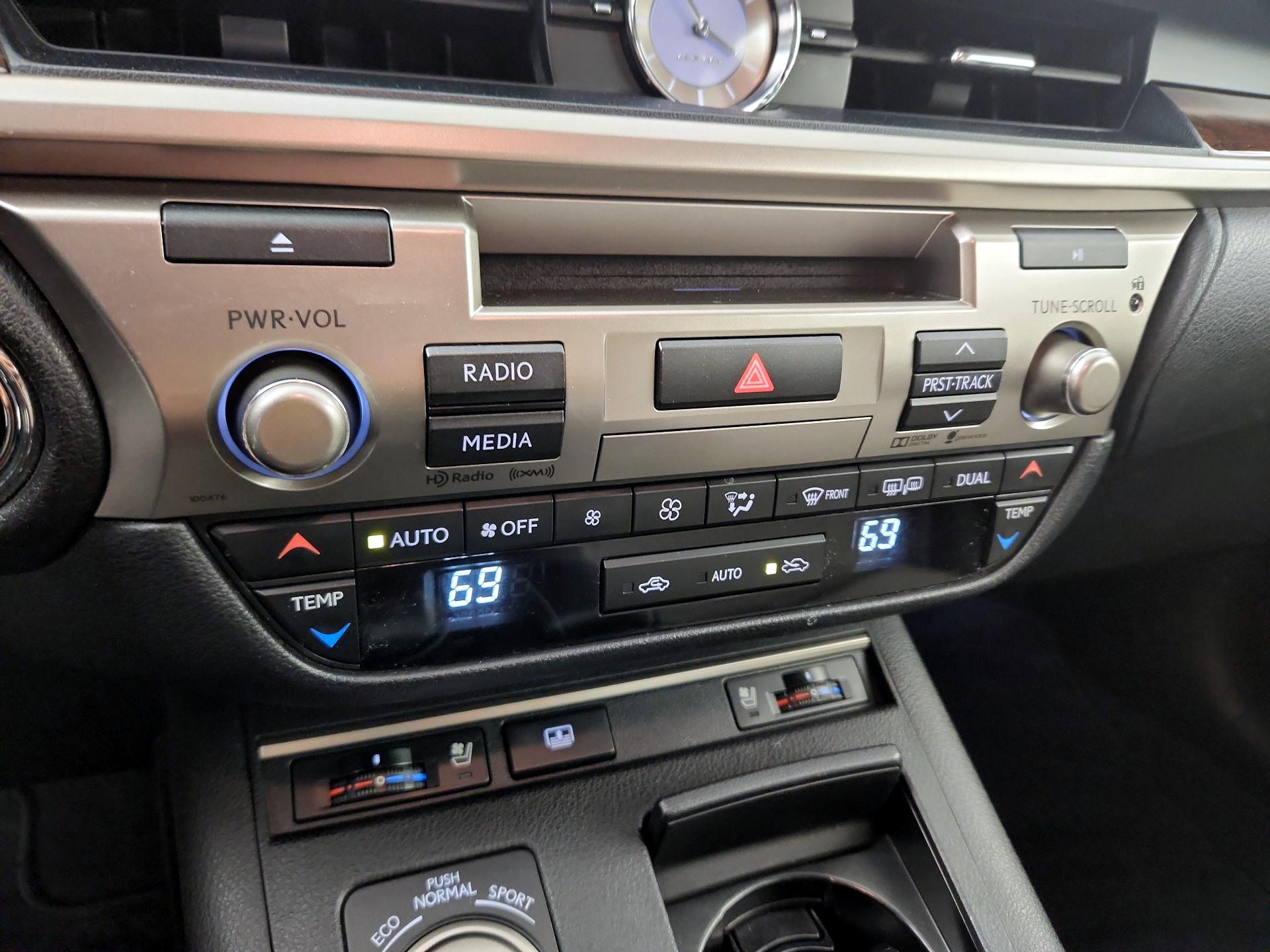 Thumbnail: 2015 Lexus ES - 15