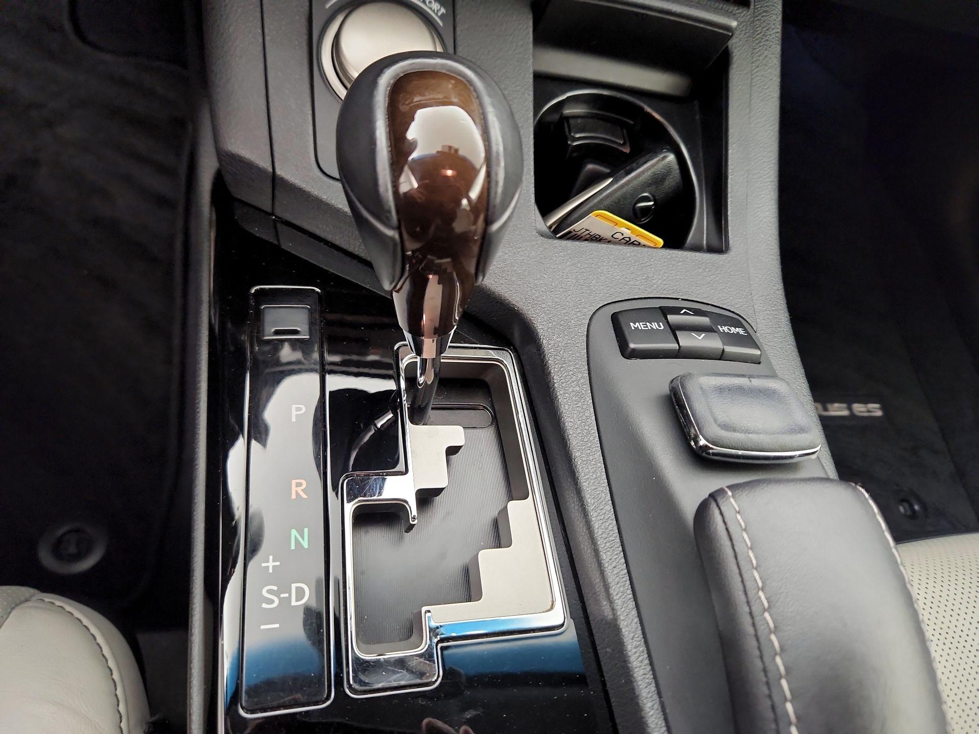 Thumbnail: 2015 Lexus ES - 16