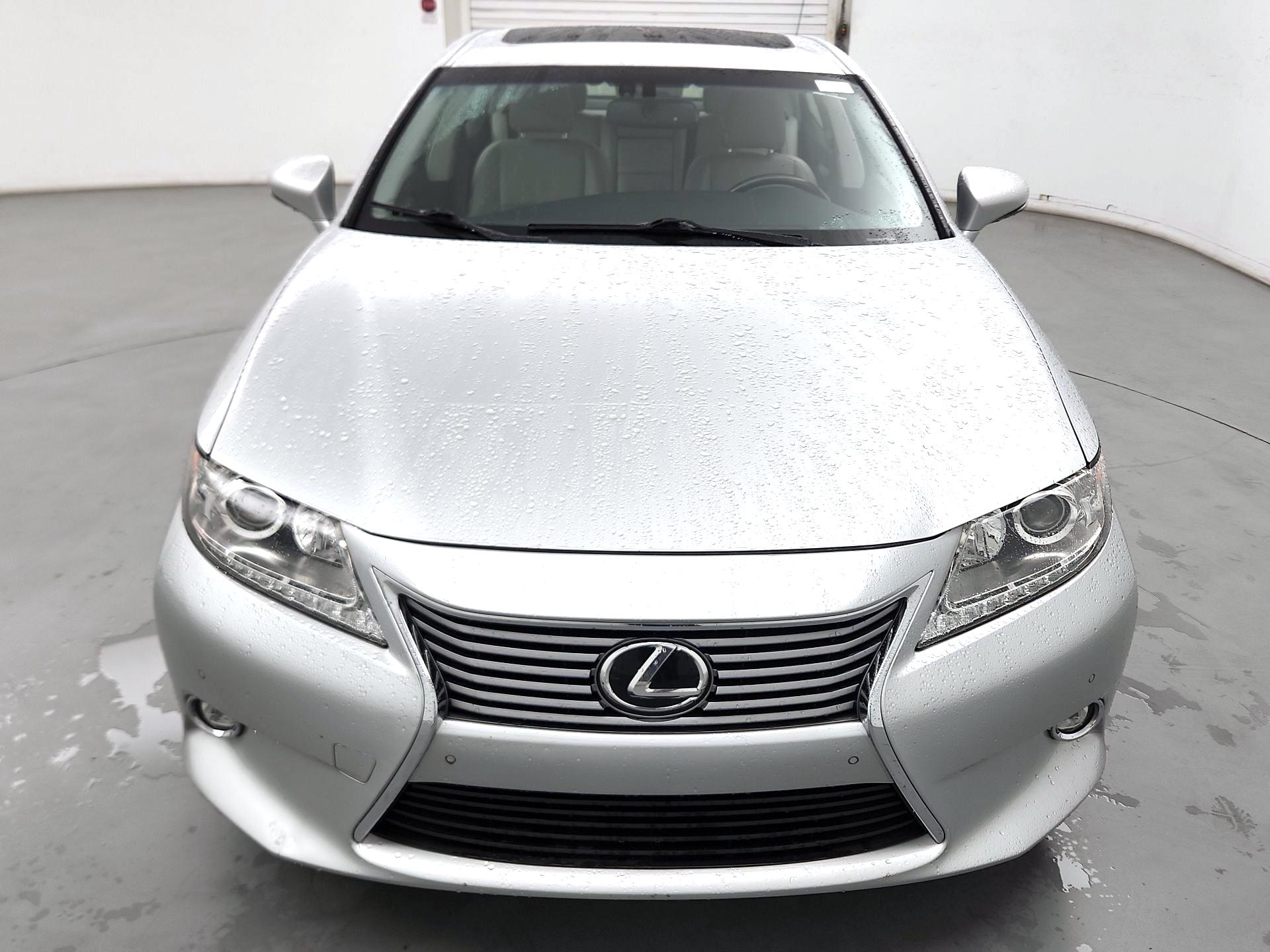 Thumbnail: 2015 Lexus ES - 2