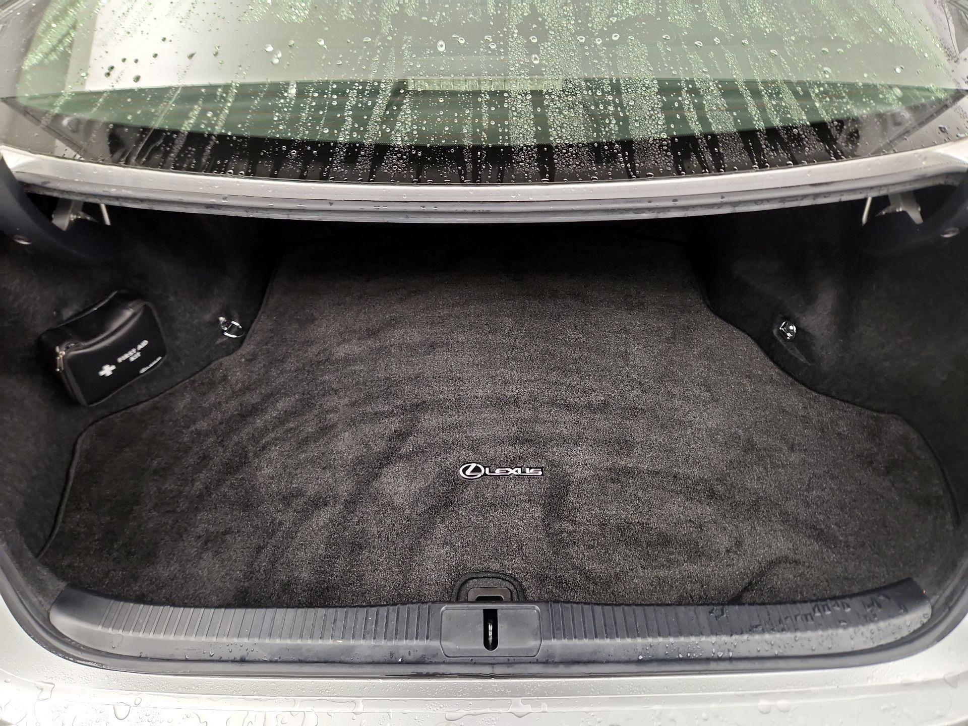 Thumbnail: 2015 Lexus ES - 20