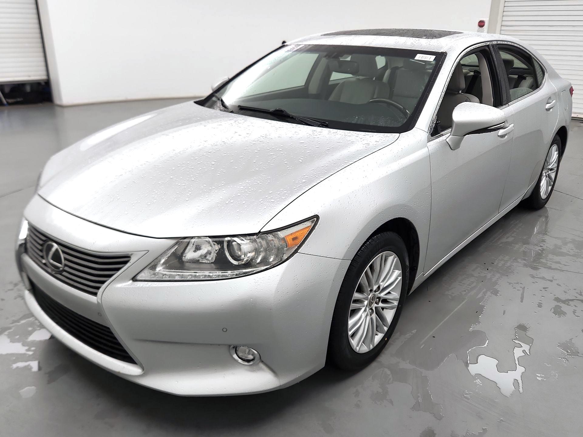 Thumbnail: 2015 Lexus ES - 3