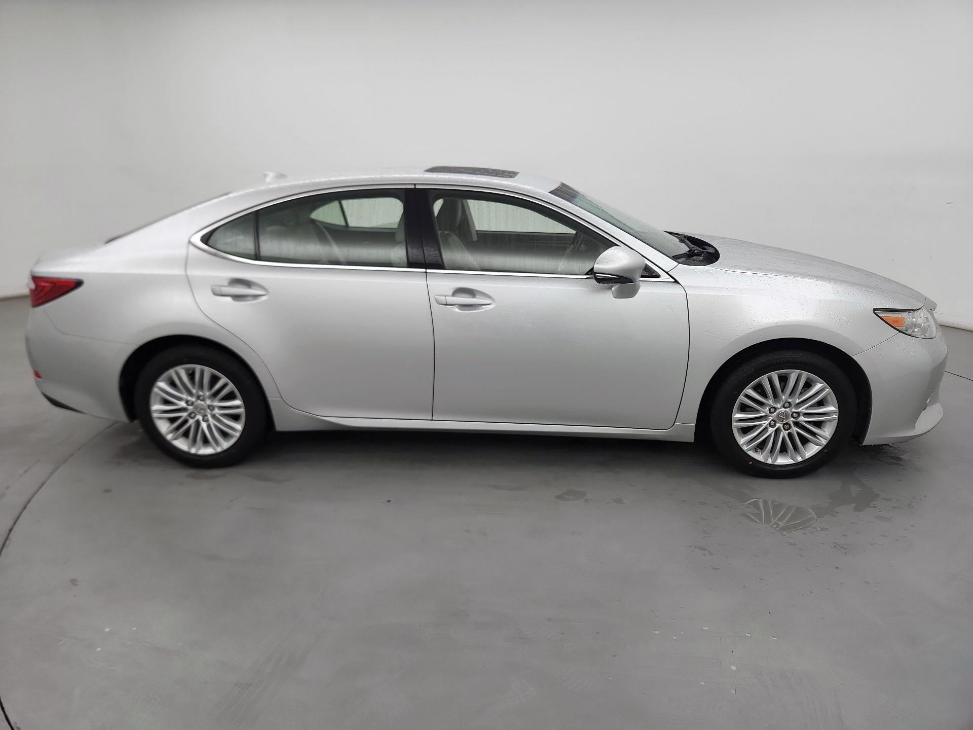 Thumbnail: 2015 Lexus ES - 4