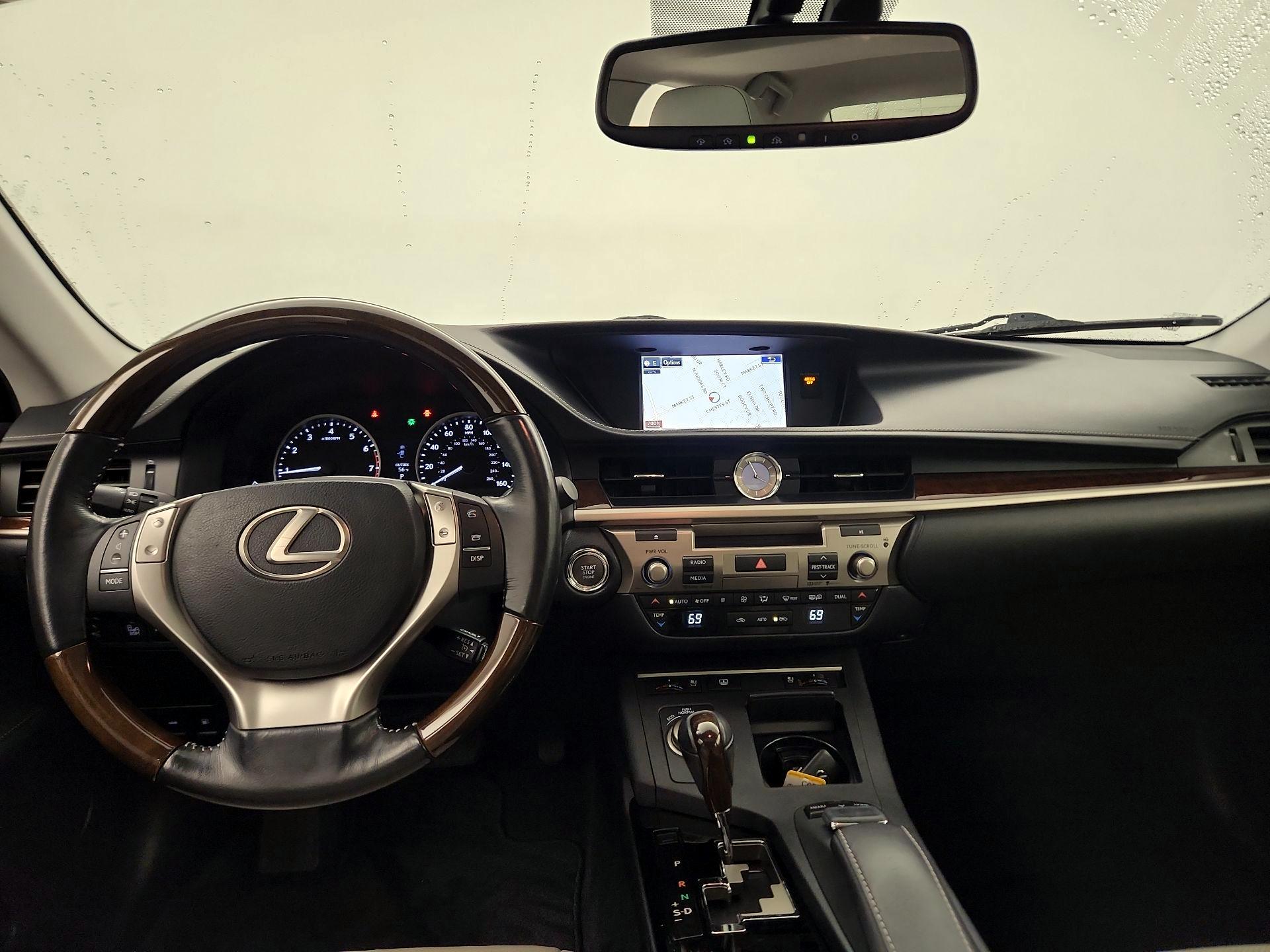 Thumbnail: 2015 Lexus ES - 8