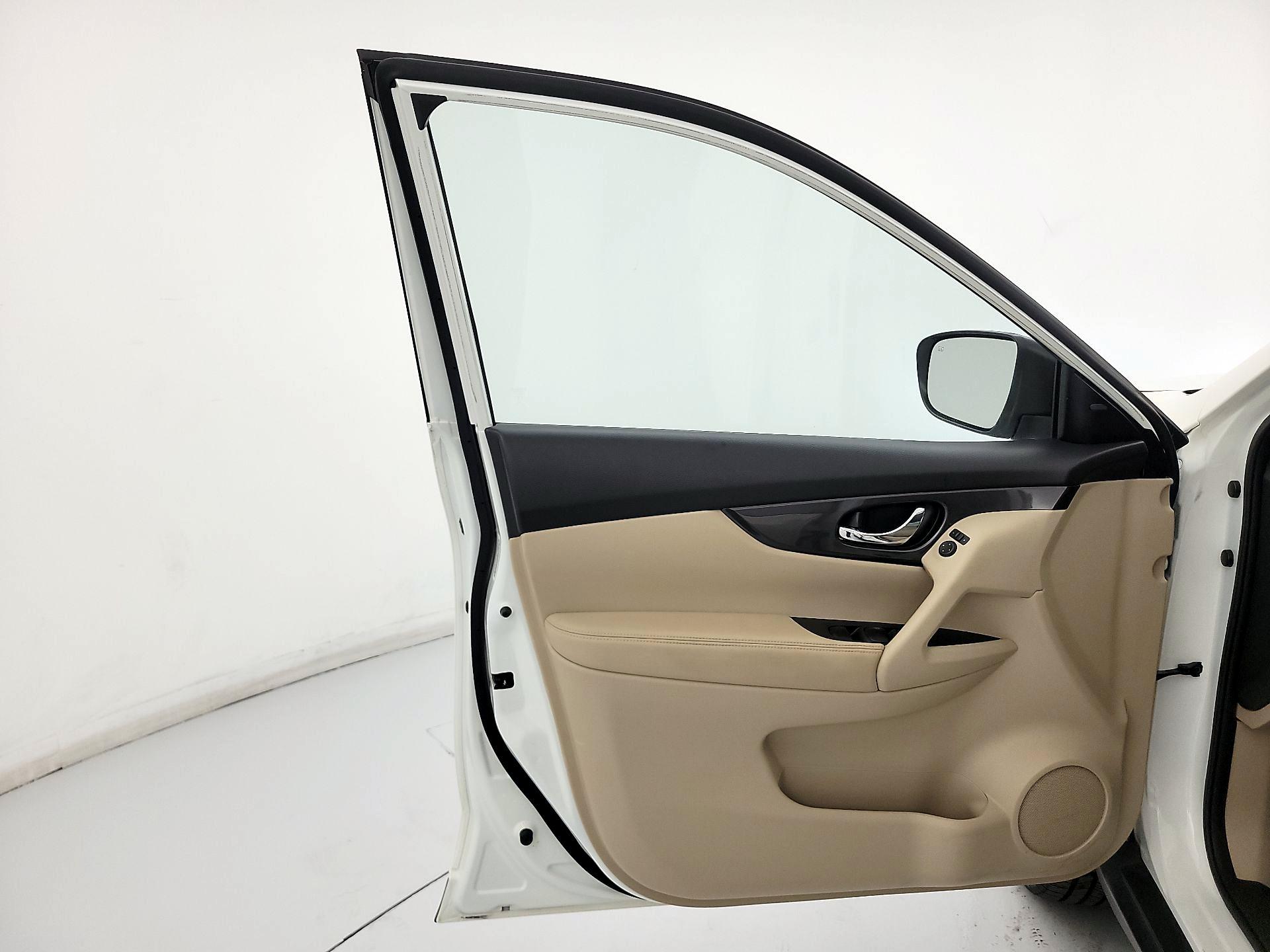 Thumbnail: 2020 Nissan Rogue - 12