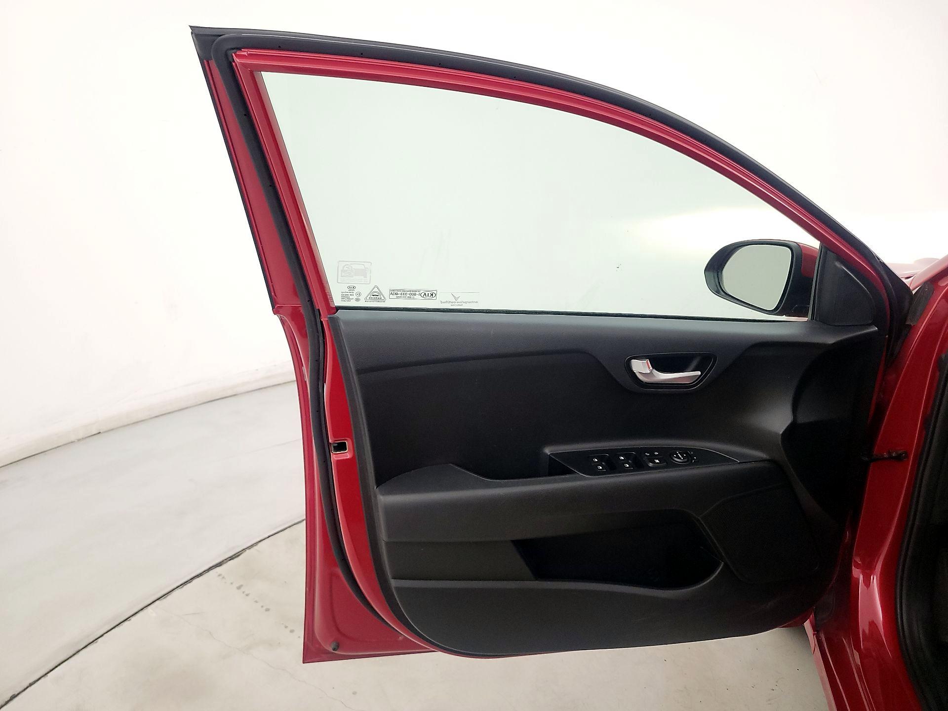 Thumbnail: 2020 Kia Rio - 12