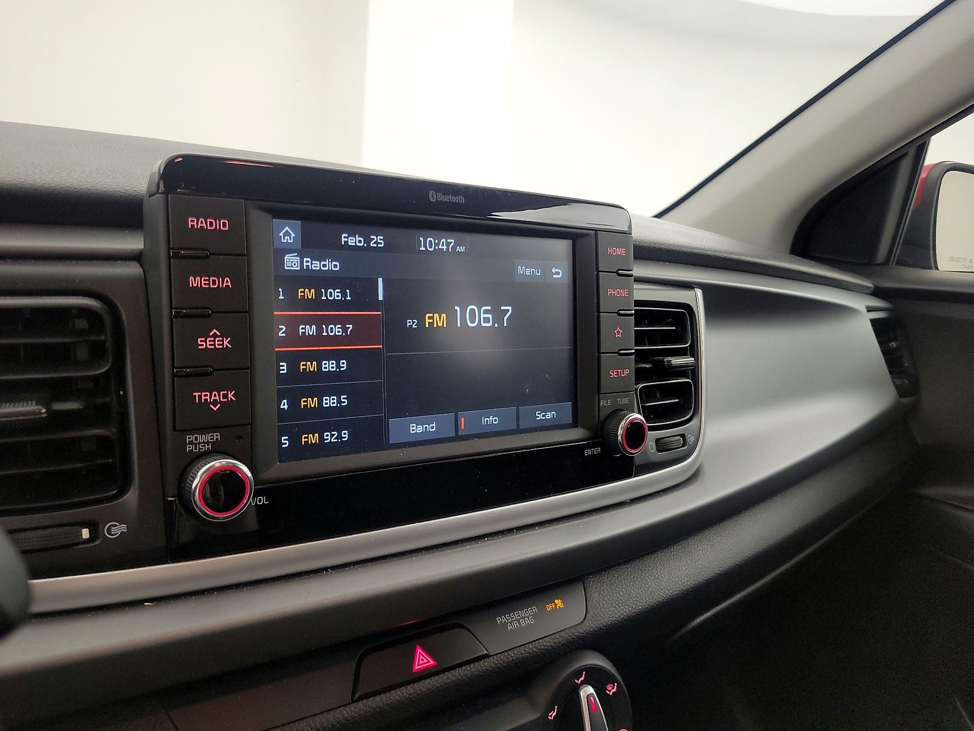 Thumbnail: 2020 Kia Rio - 15