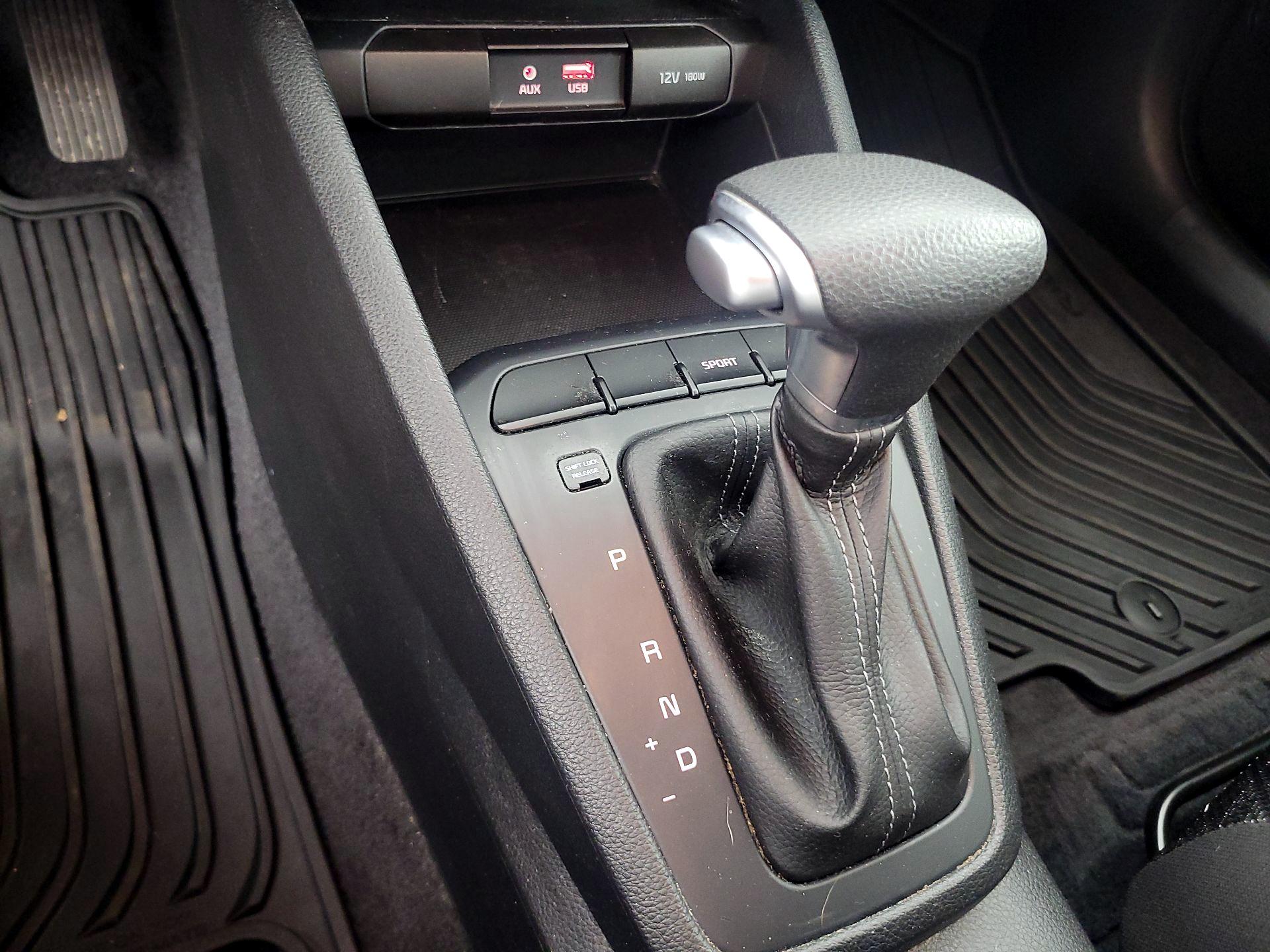 Thumbnail: 2020 Kia Rio - 17