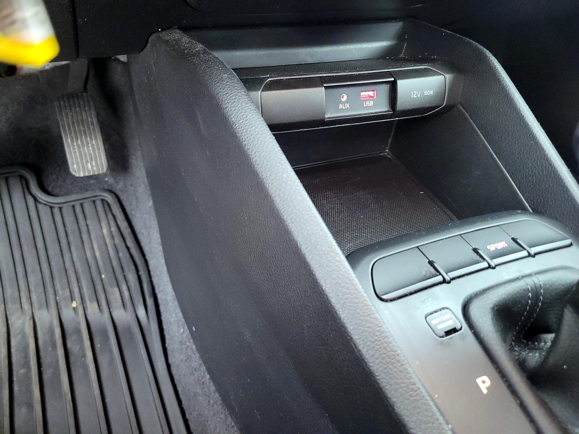 Thumbnail: 2020 Kia Rio - 18