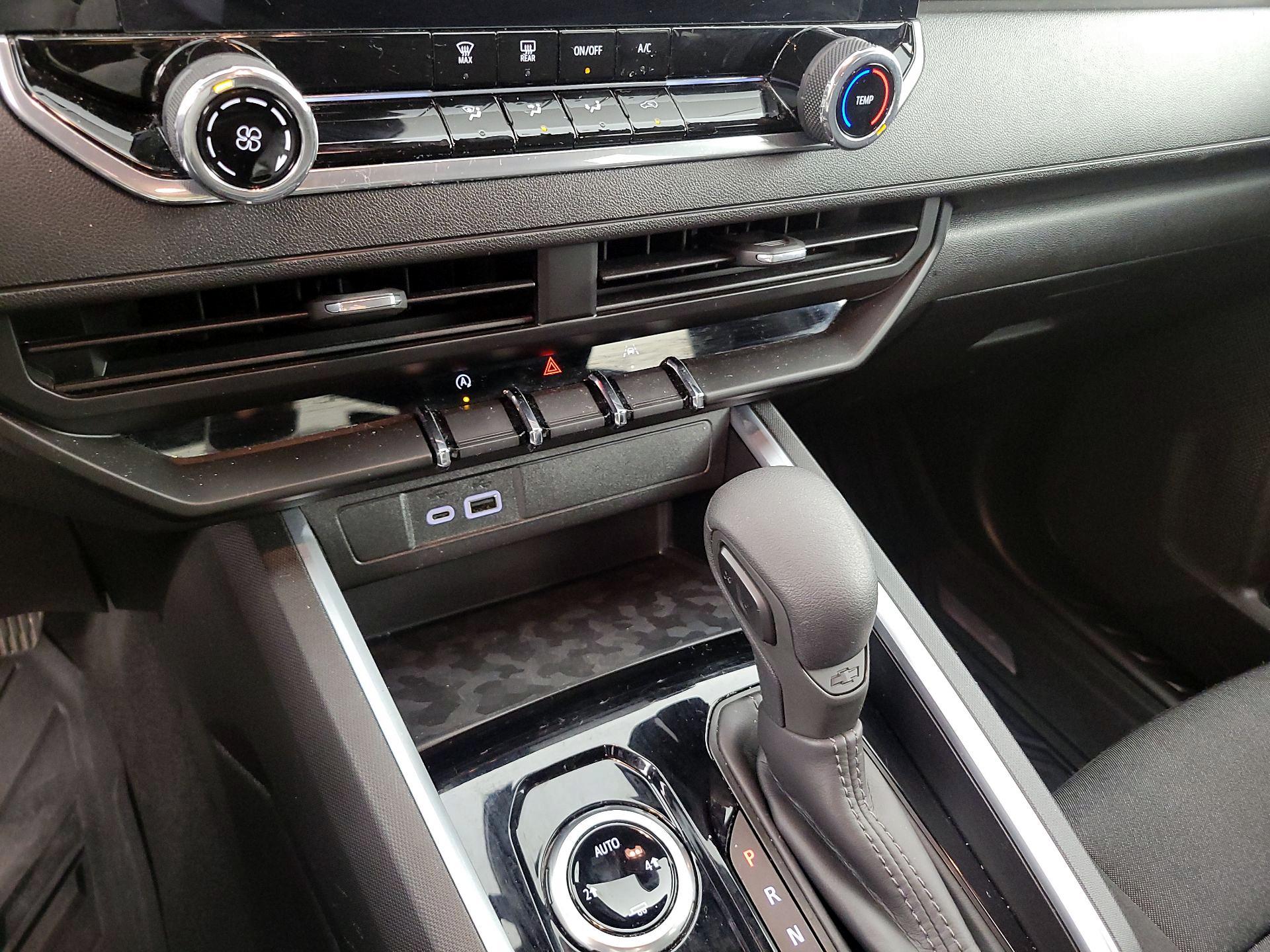 Thumbnail: 2024 Chevrolet Colorado - 17