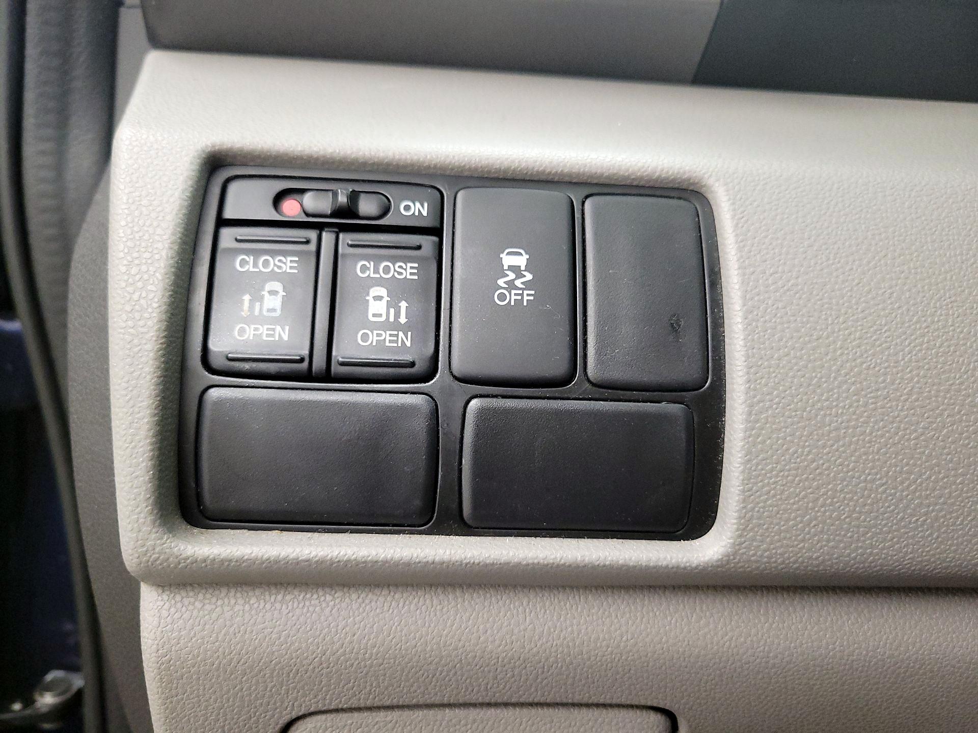 Thumbnail: 2016 Honda Odyssey - 13