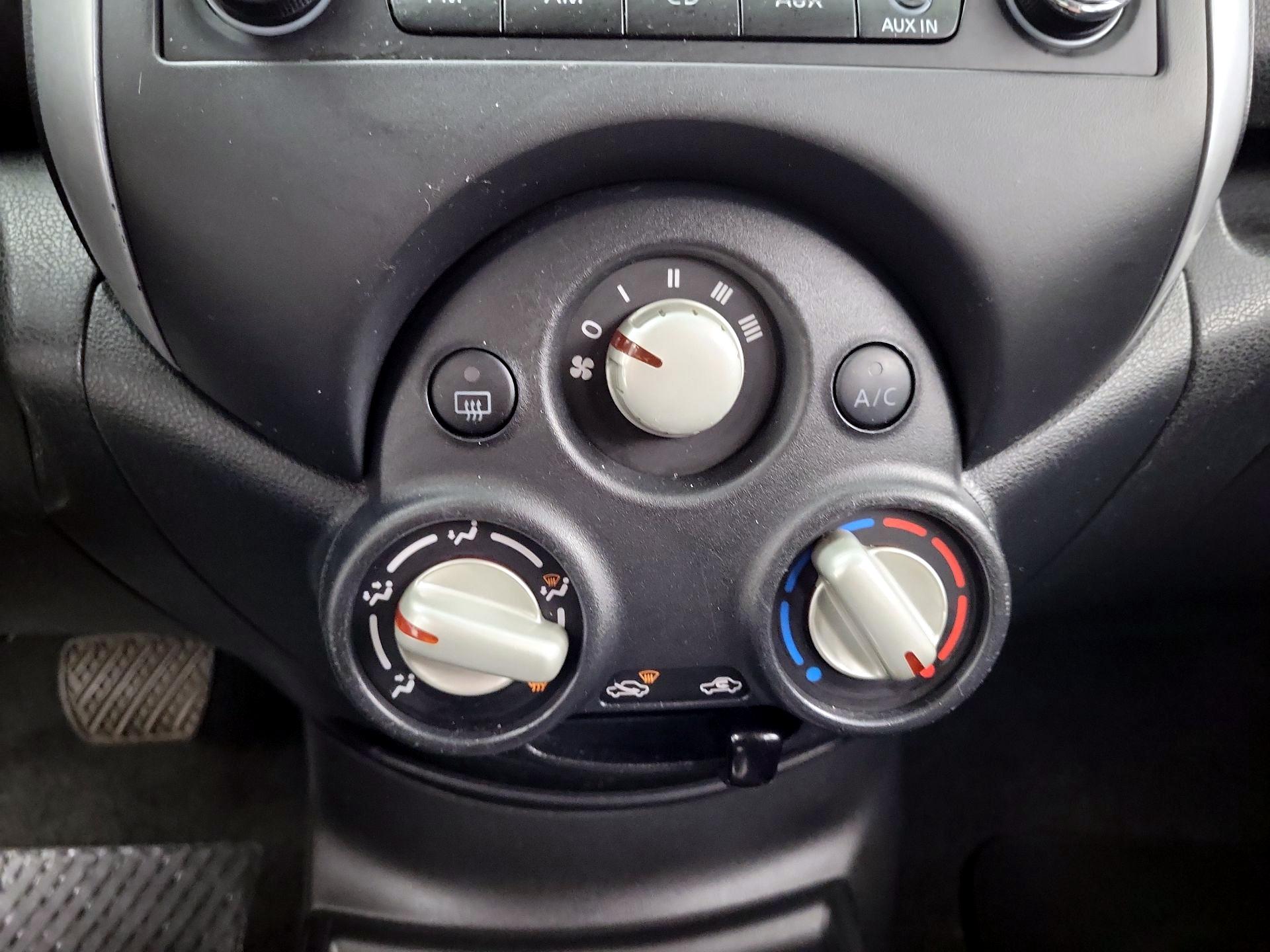 Thumbnail: 2014 Nissan Versa Note - 15