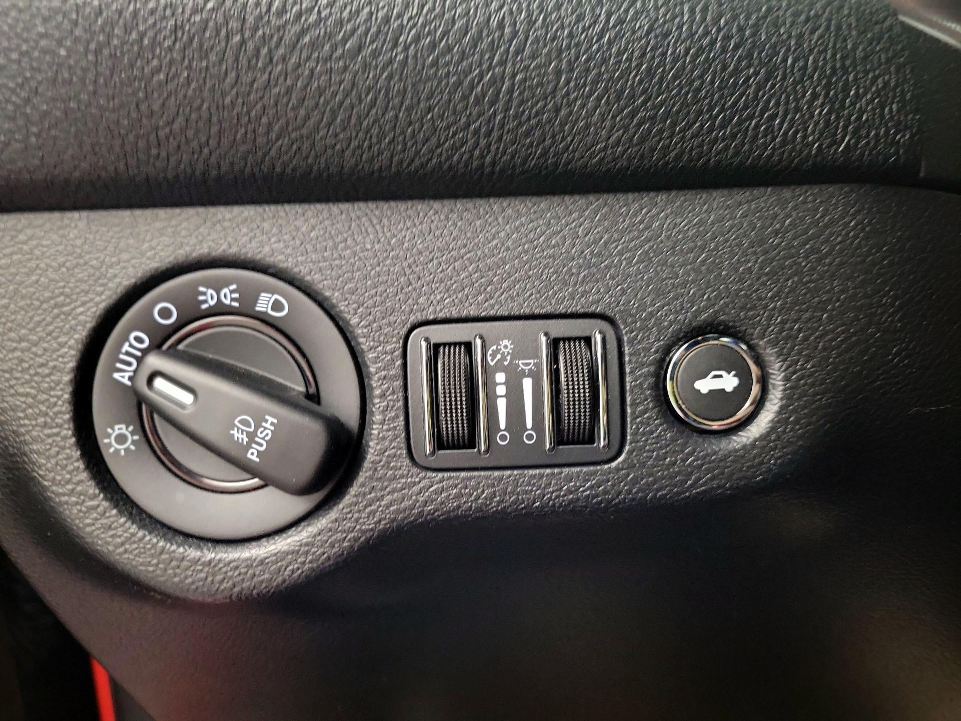 Thumbnail: 2016 Dodge Challenger - 13