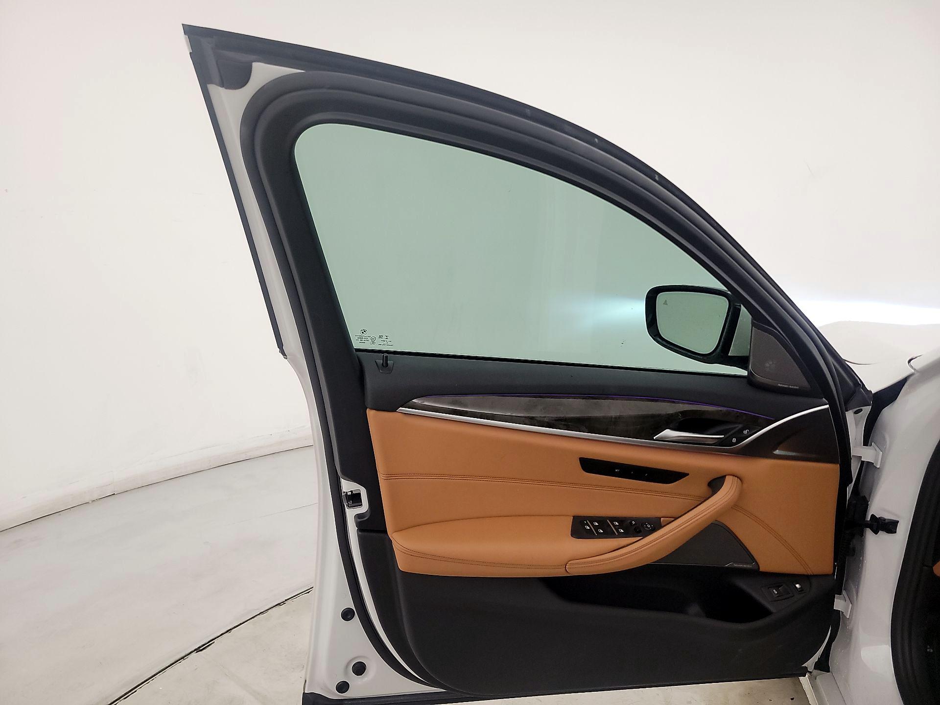 Thumbnail: 2022 BMW 5 Series - 12