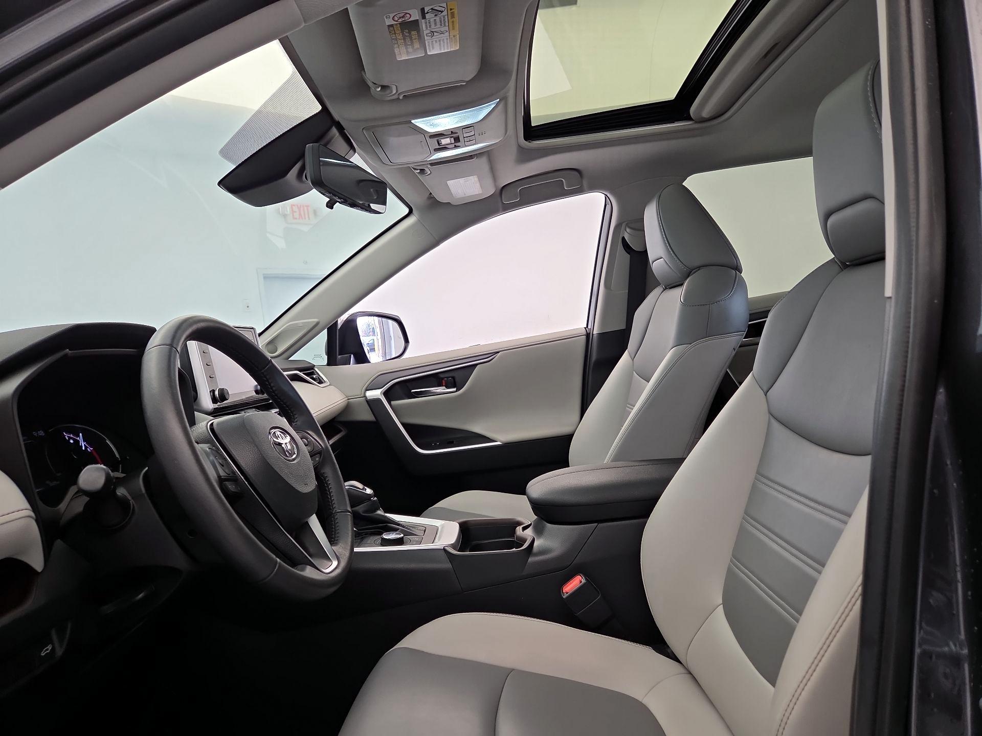 Thumbnail: 2021 Toyota RAV4 - 11