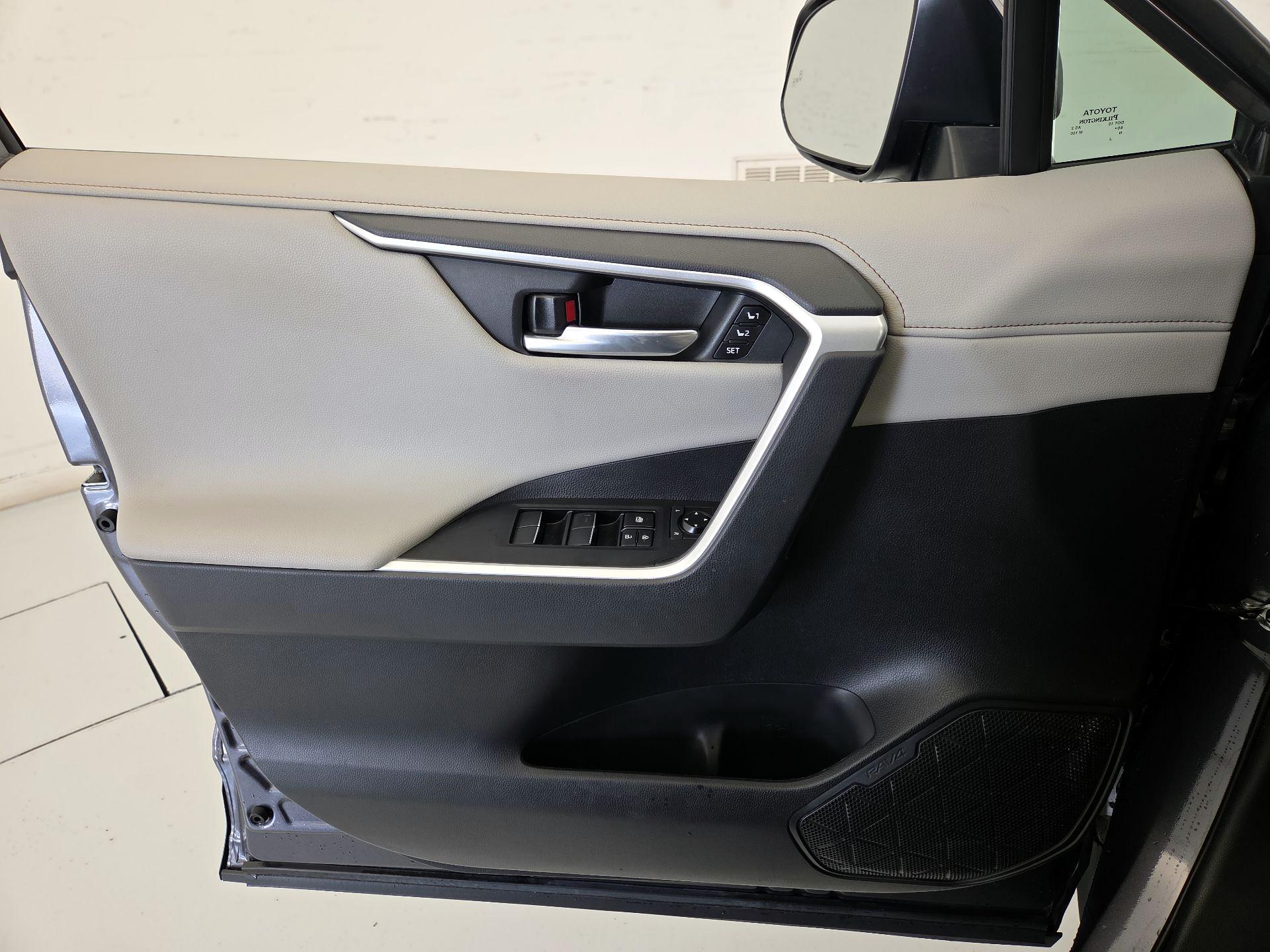 Thumbnail: 2021 Toyota RAV4 - 12