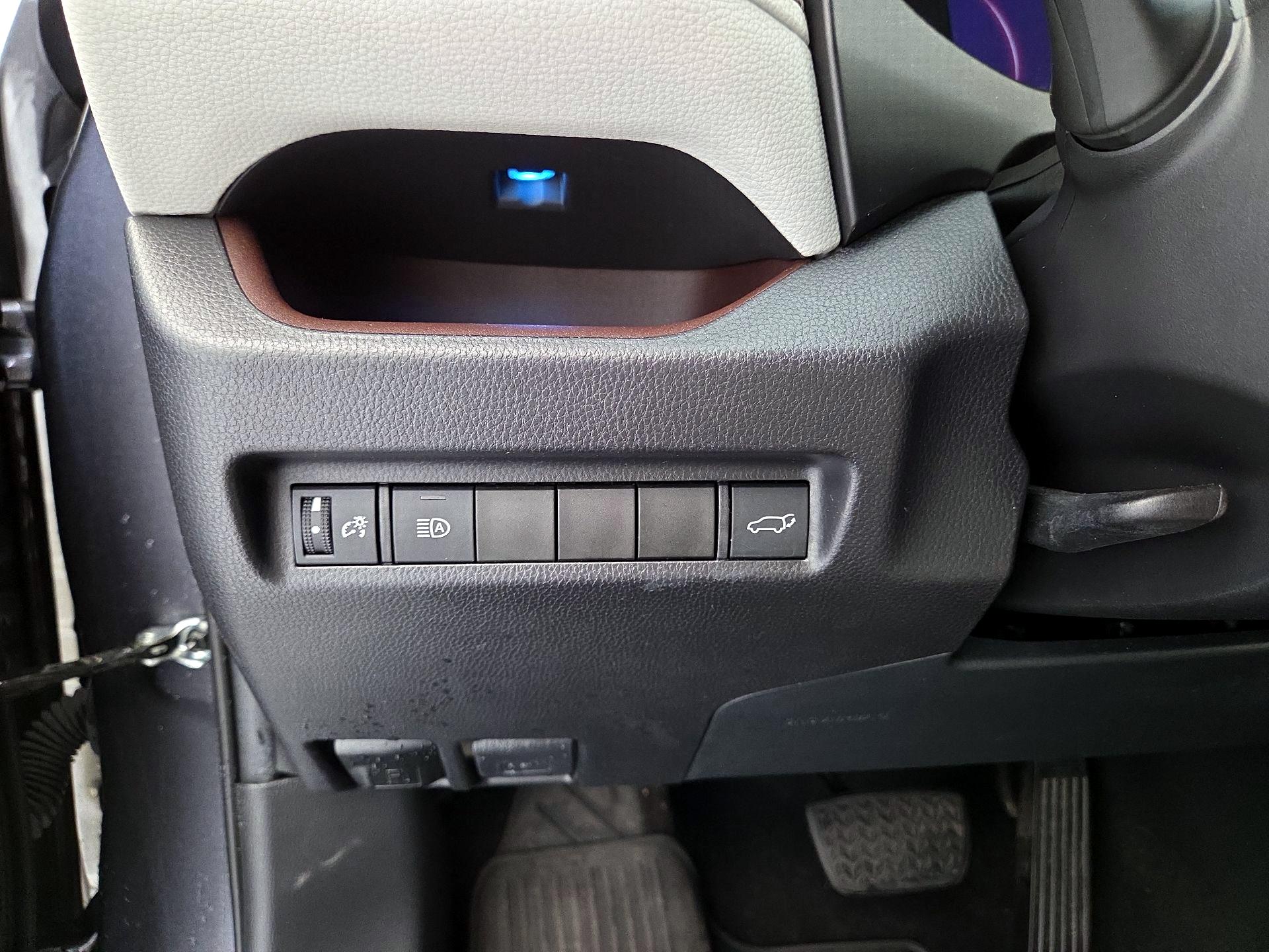 Thumbnail: 2021 Toyota RAV4 - 13