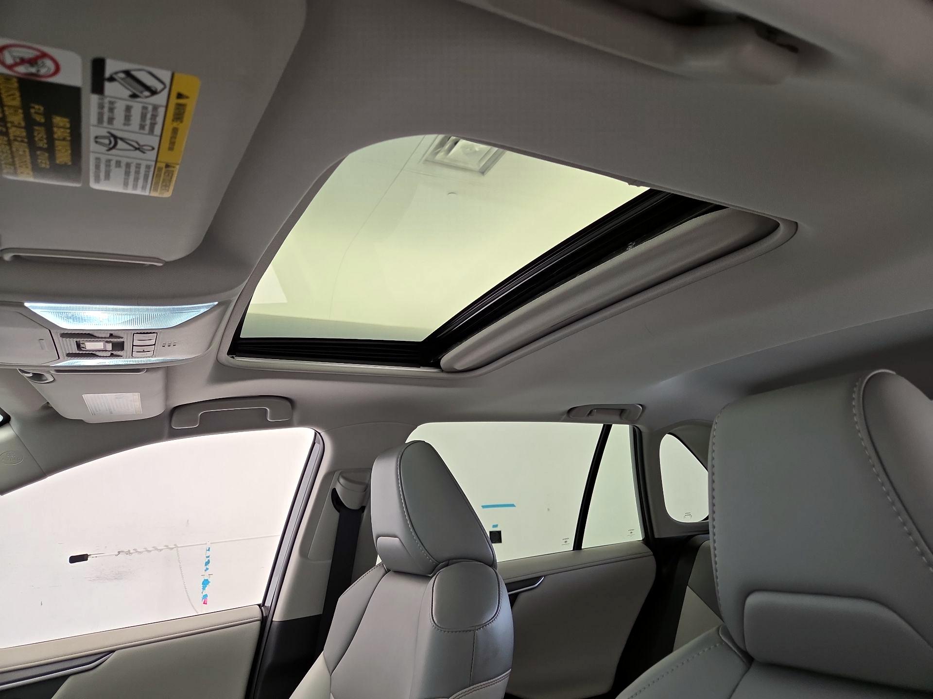 Thumbnail: 2021 Toyota RAV4 - 20