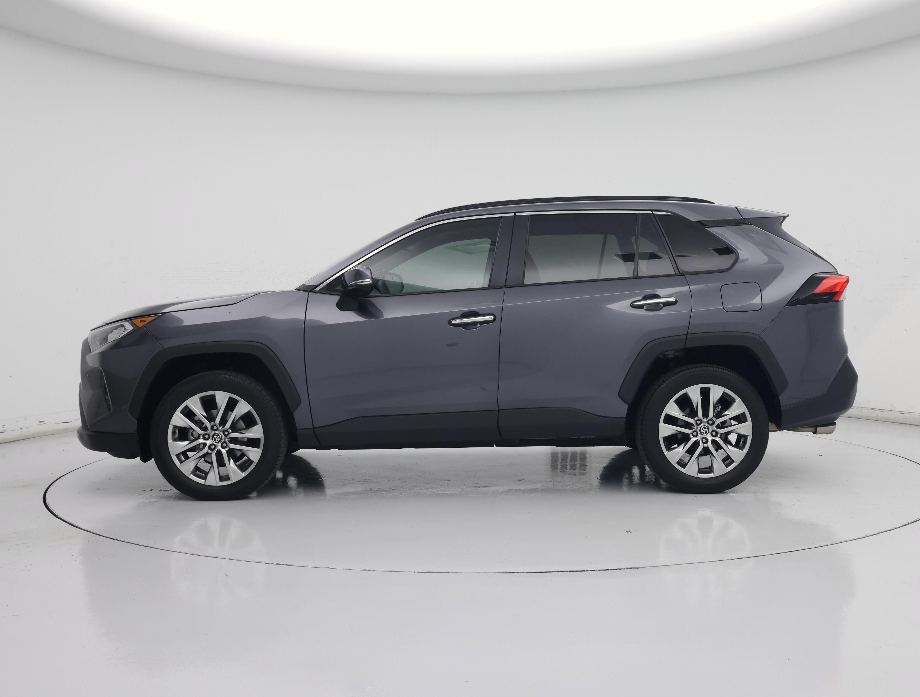 Thumbnail: 2021 Toyota RAV4 - 3