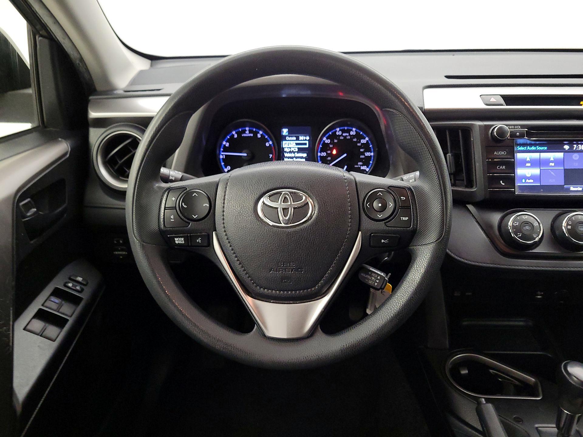 Thumbnail: 2018 Toyota RAV4 - 10