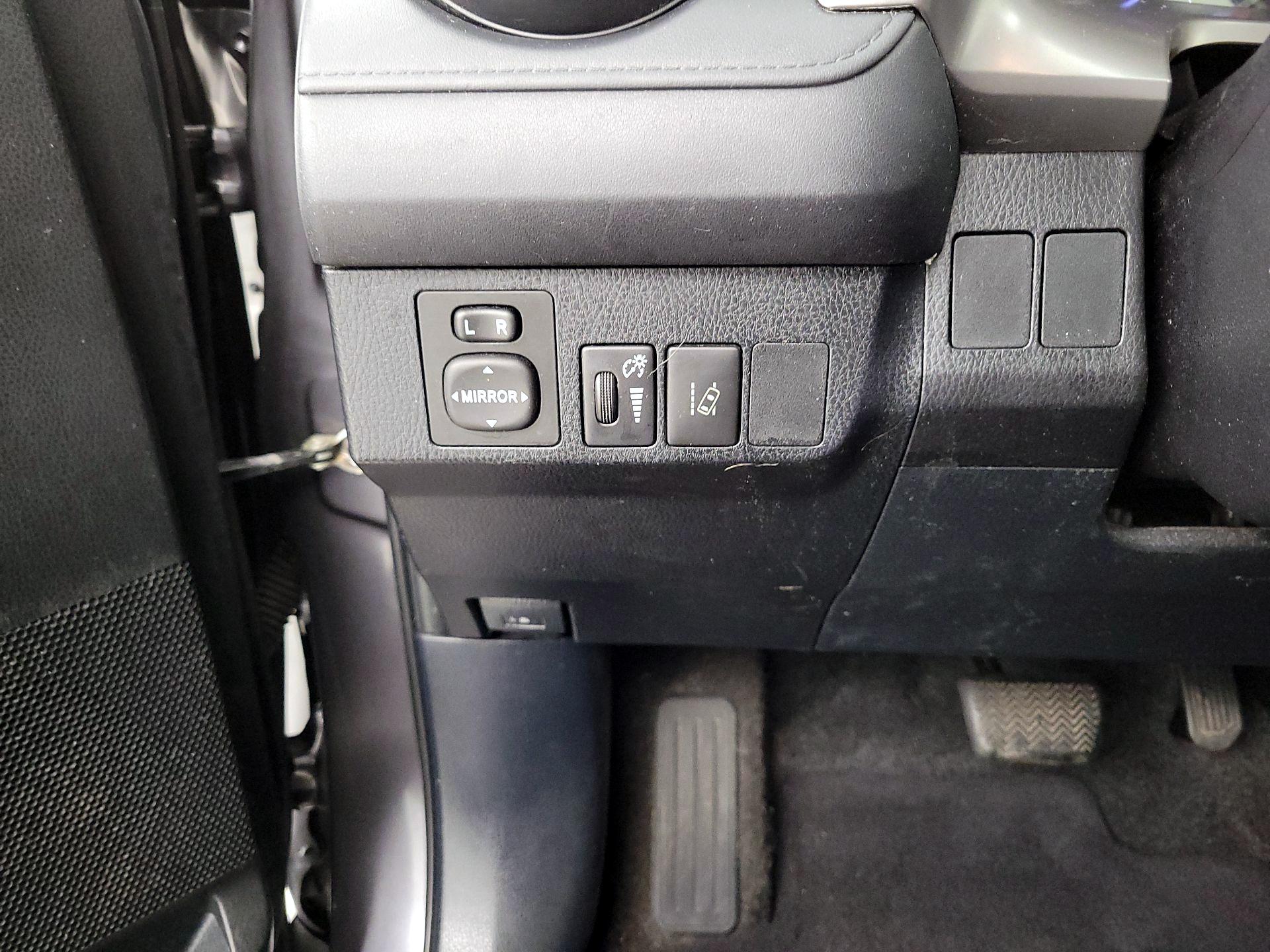 Thumbnail: 2018 Toyota RAV4 - 13