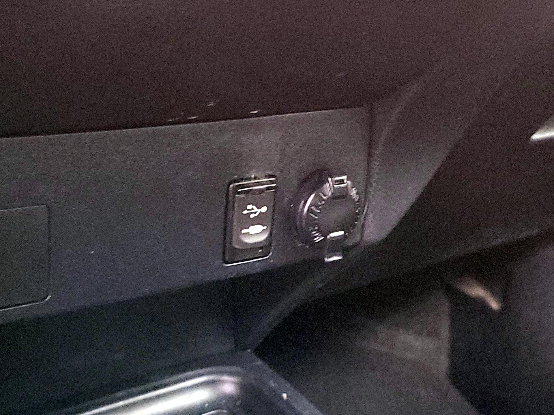 Thumbnail: 2018 Toyota RAV4 - 18