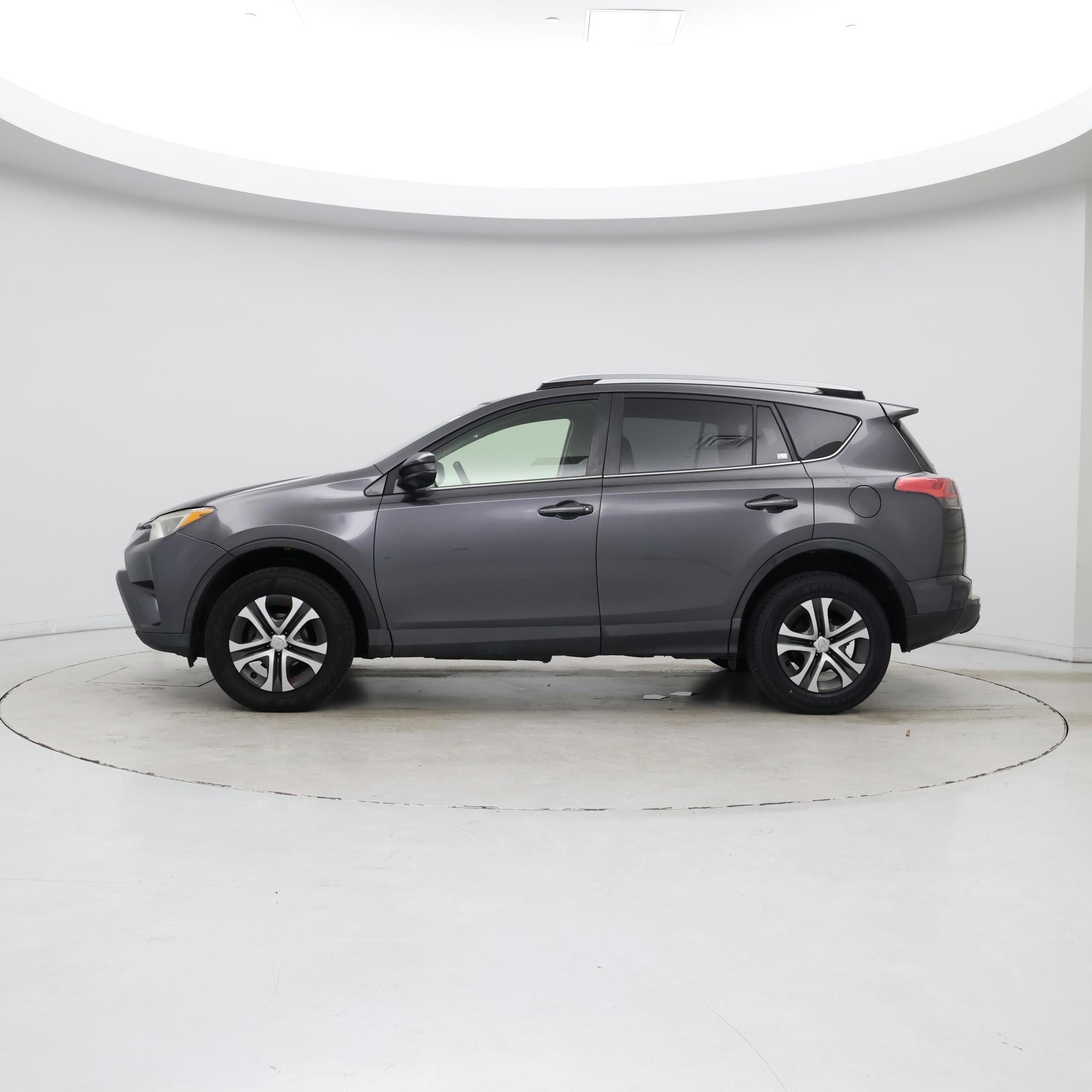 Thumbnail: 2018 Toyota RAV4 - 3