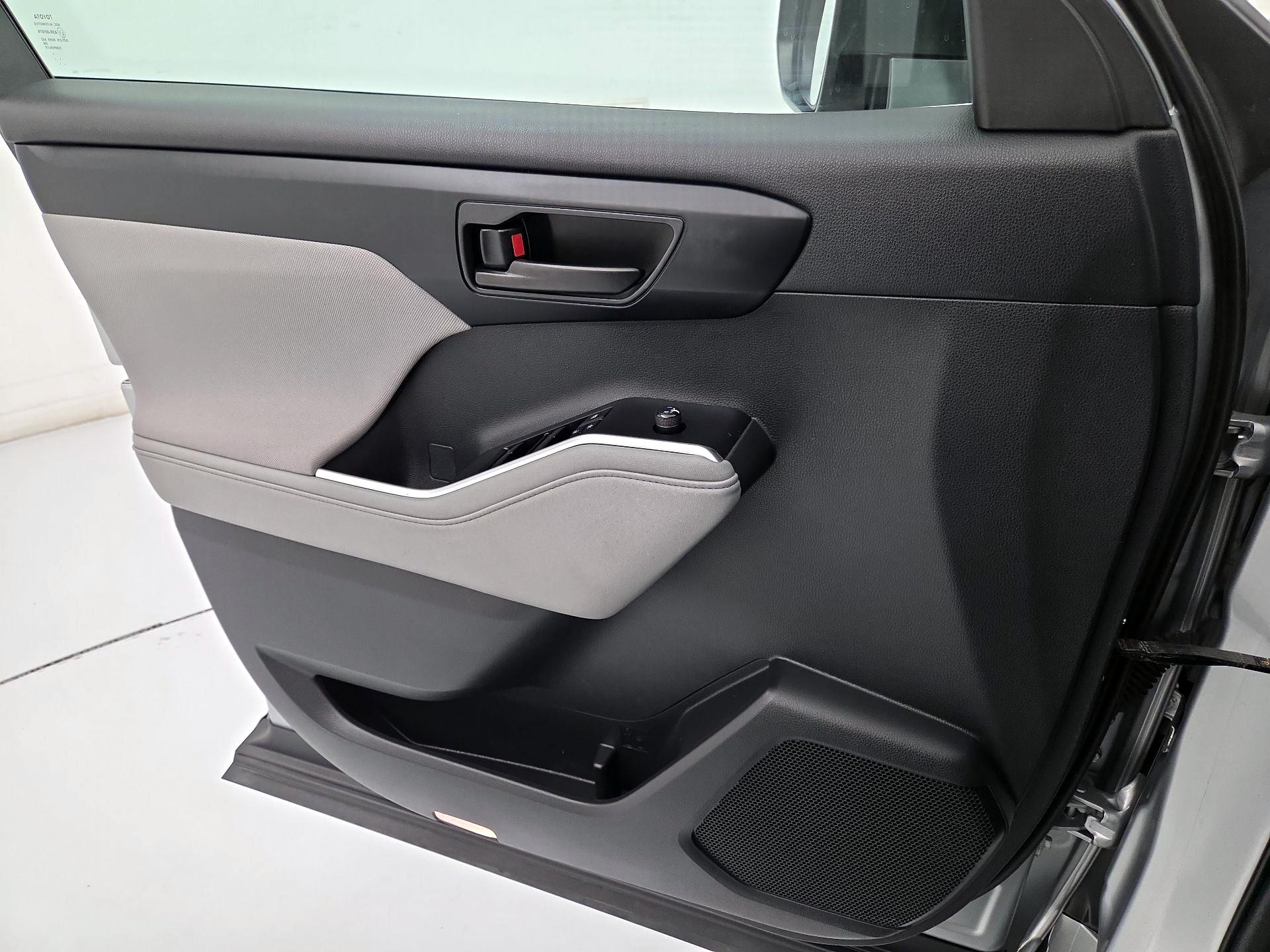 Thumbnail: 2024 Toyota Highlander - 12