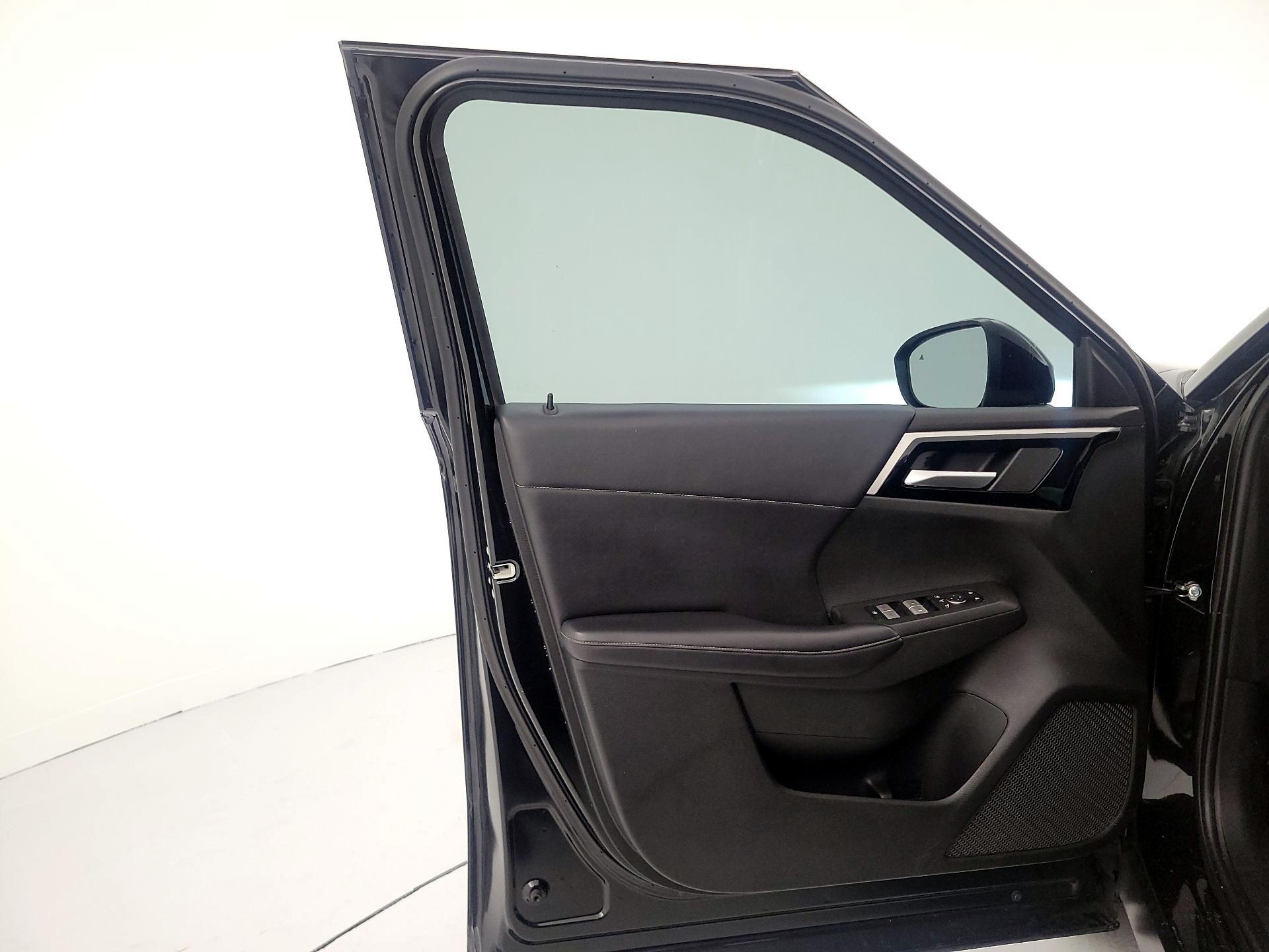 Thumbnail: 2023 Mitsubishi Outlander - 12