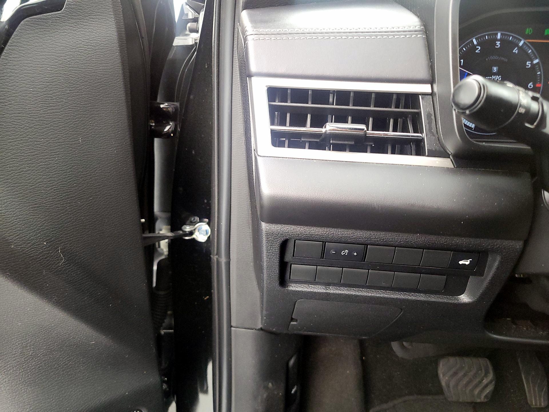 Thumbnail: 2023 Mitsubishi Outlander - 13