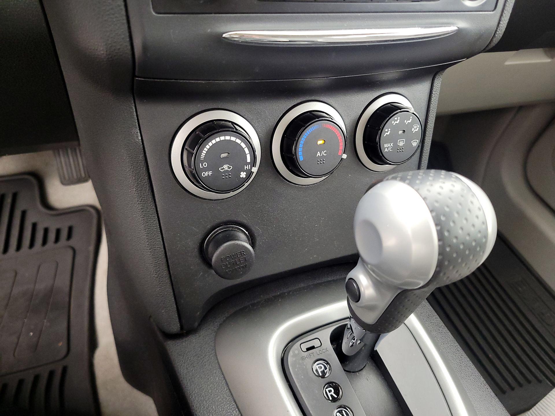 Thumbnail: 2015 Nissan Rogue - 16