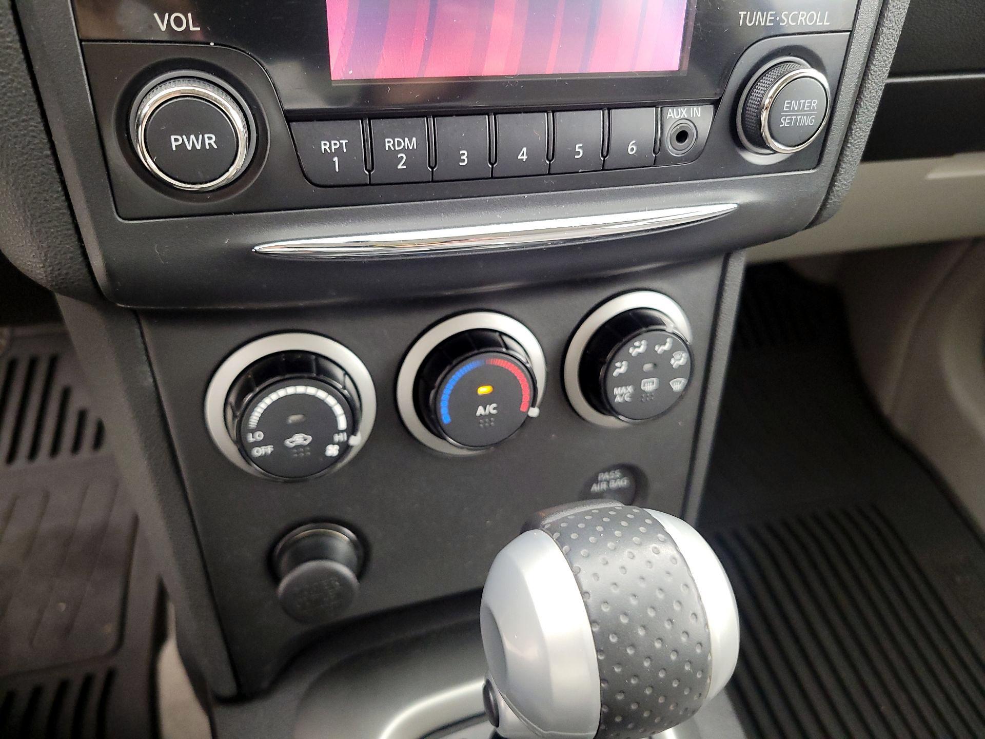 Thumbnail: 2015 Nissan Rogue - 18