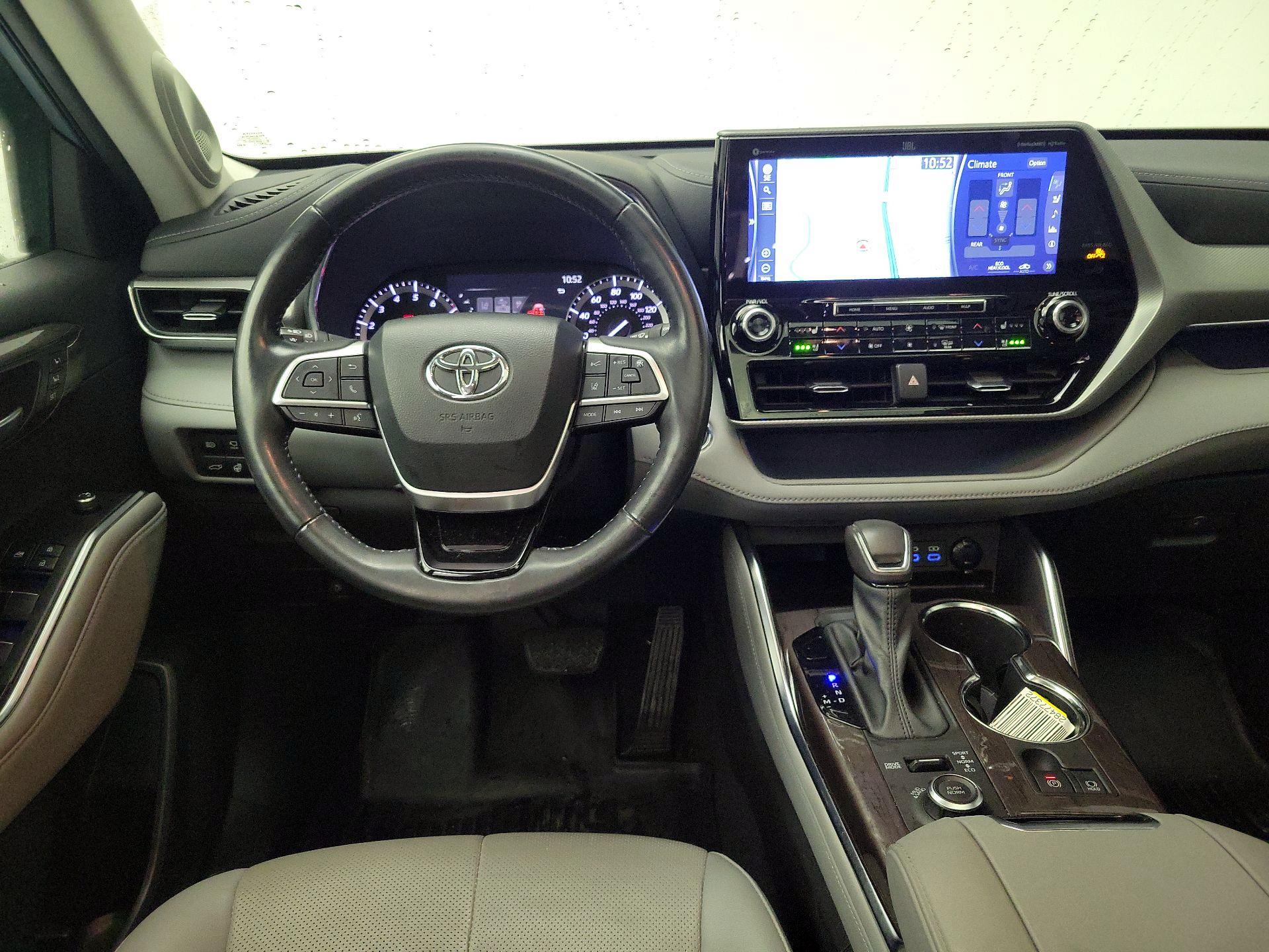 Thumbnail: 2022 Toyota Highlander - 10