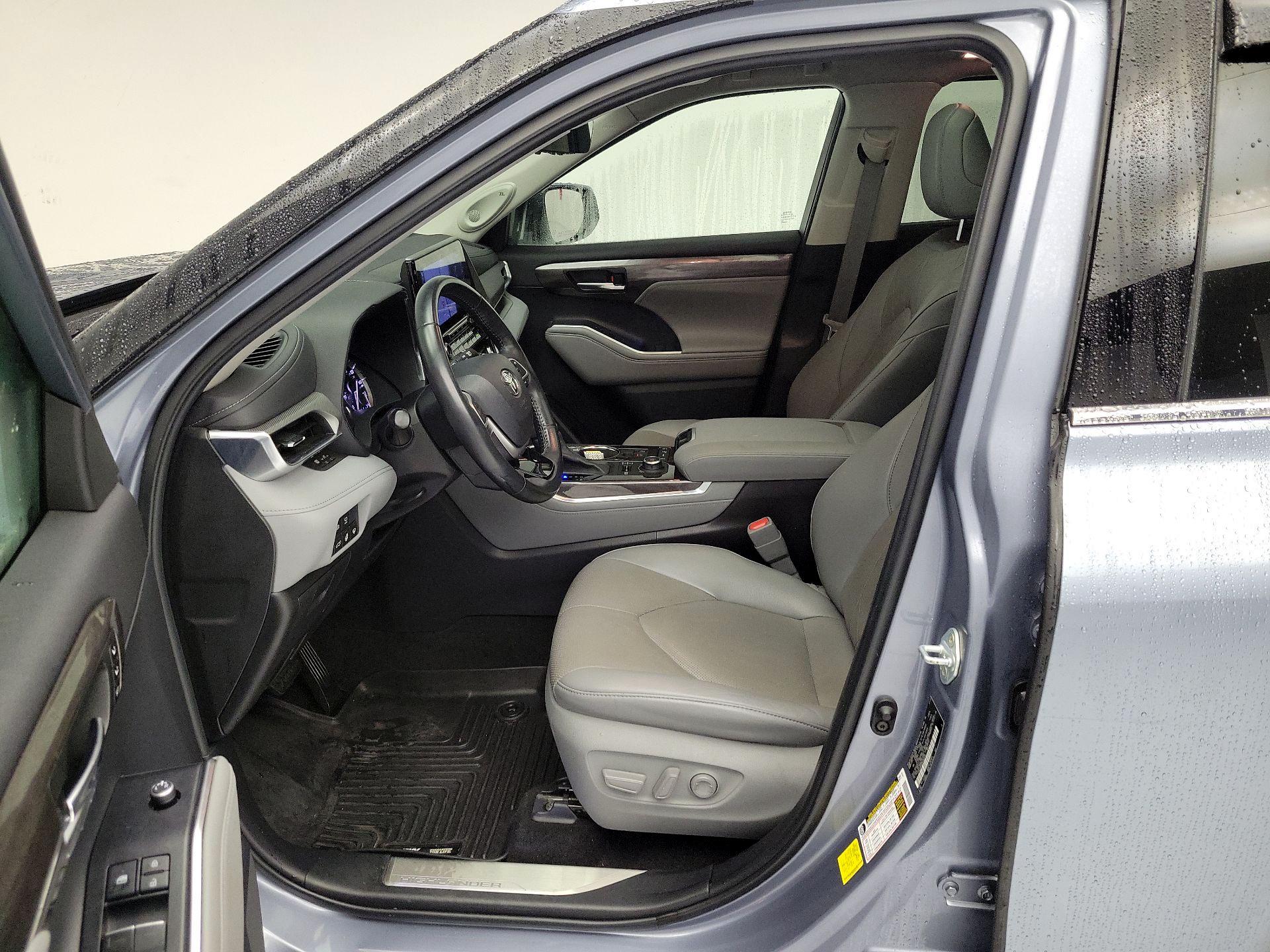 Thumbnail: 2022 Toyota Highlander - 11