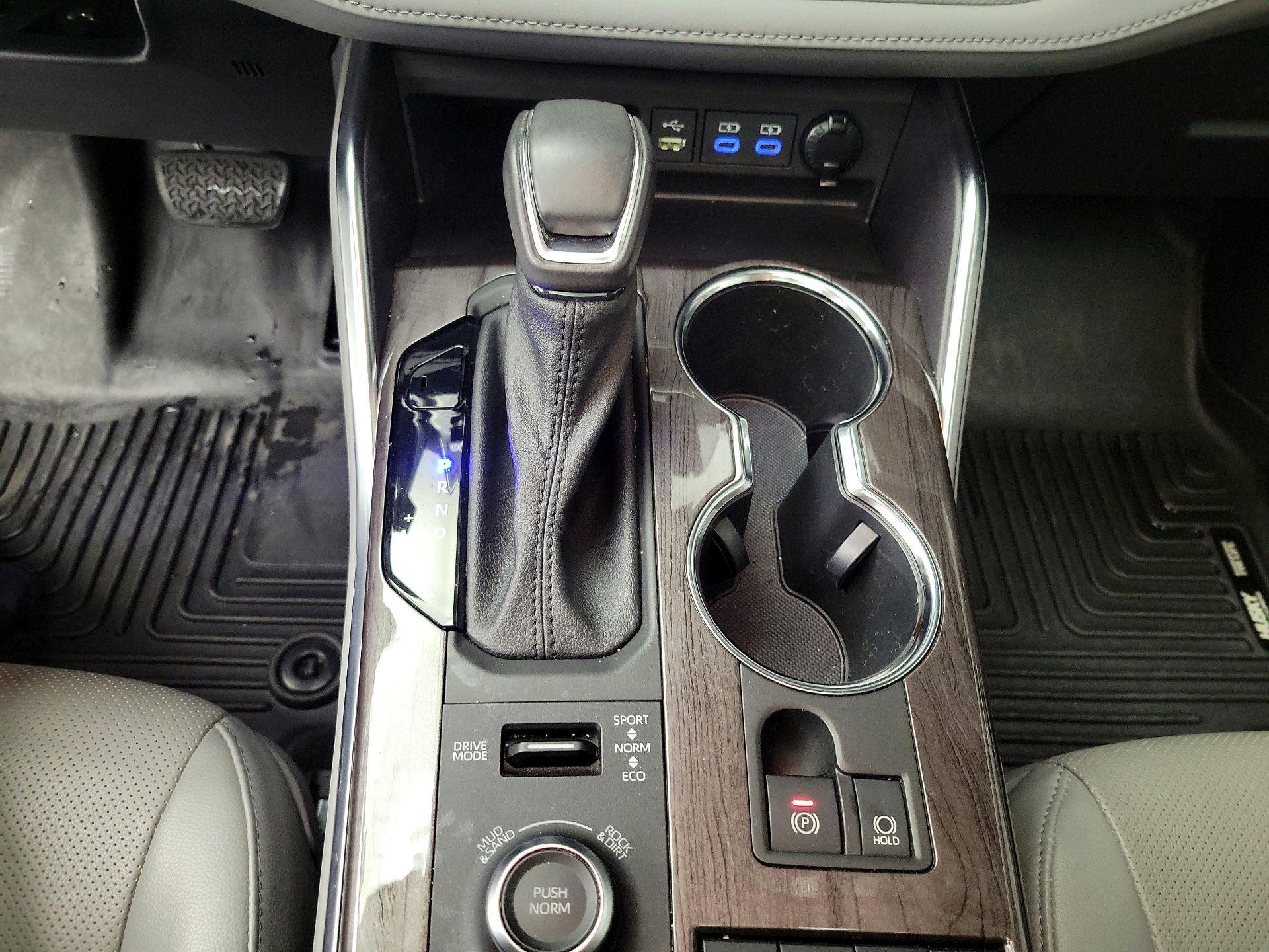 Thumbnail: 2022 Toyota Highlander - 18