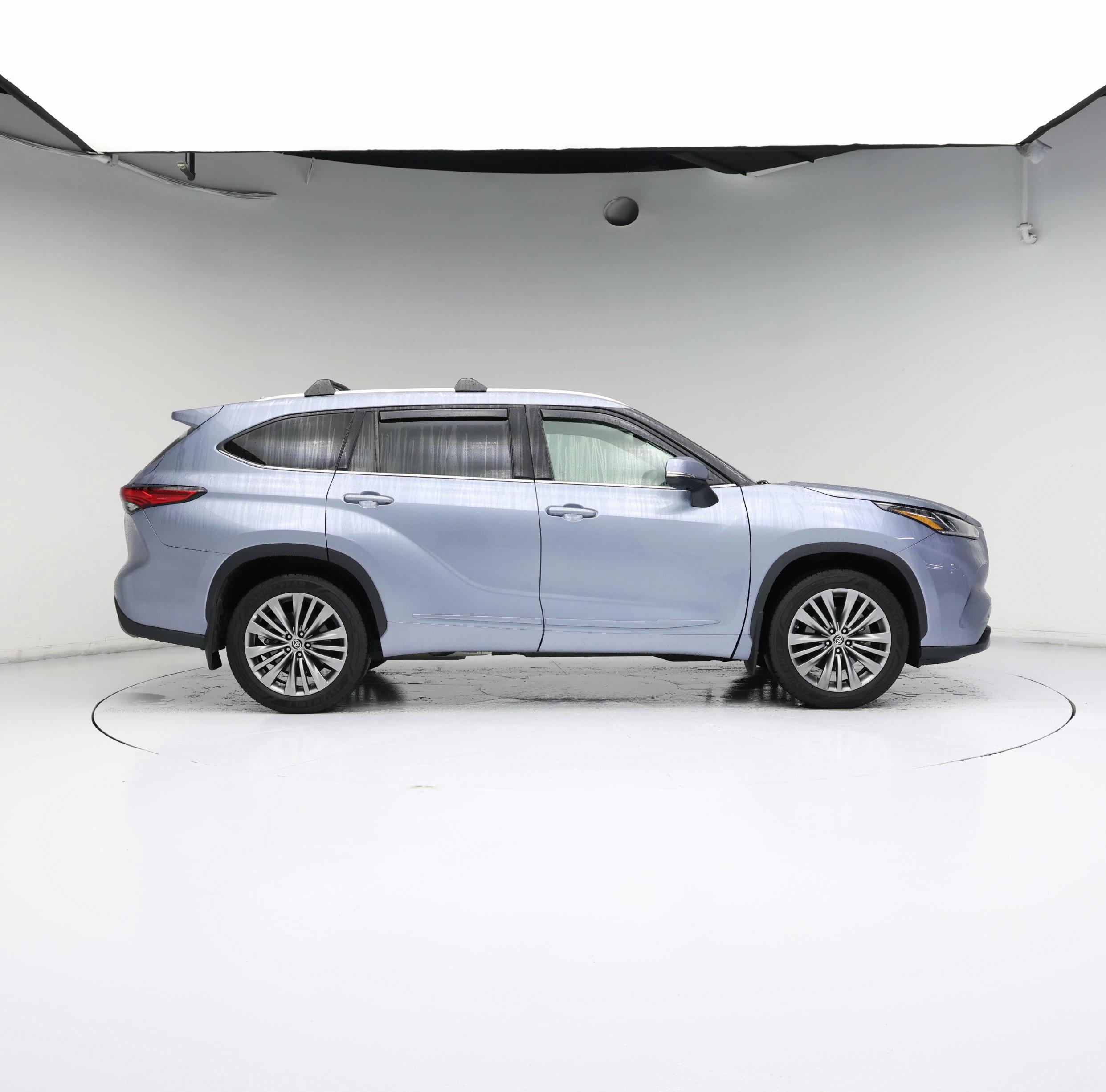 Thumbnail: 2022 Toyota Highlander - 7