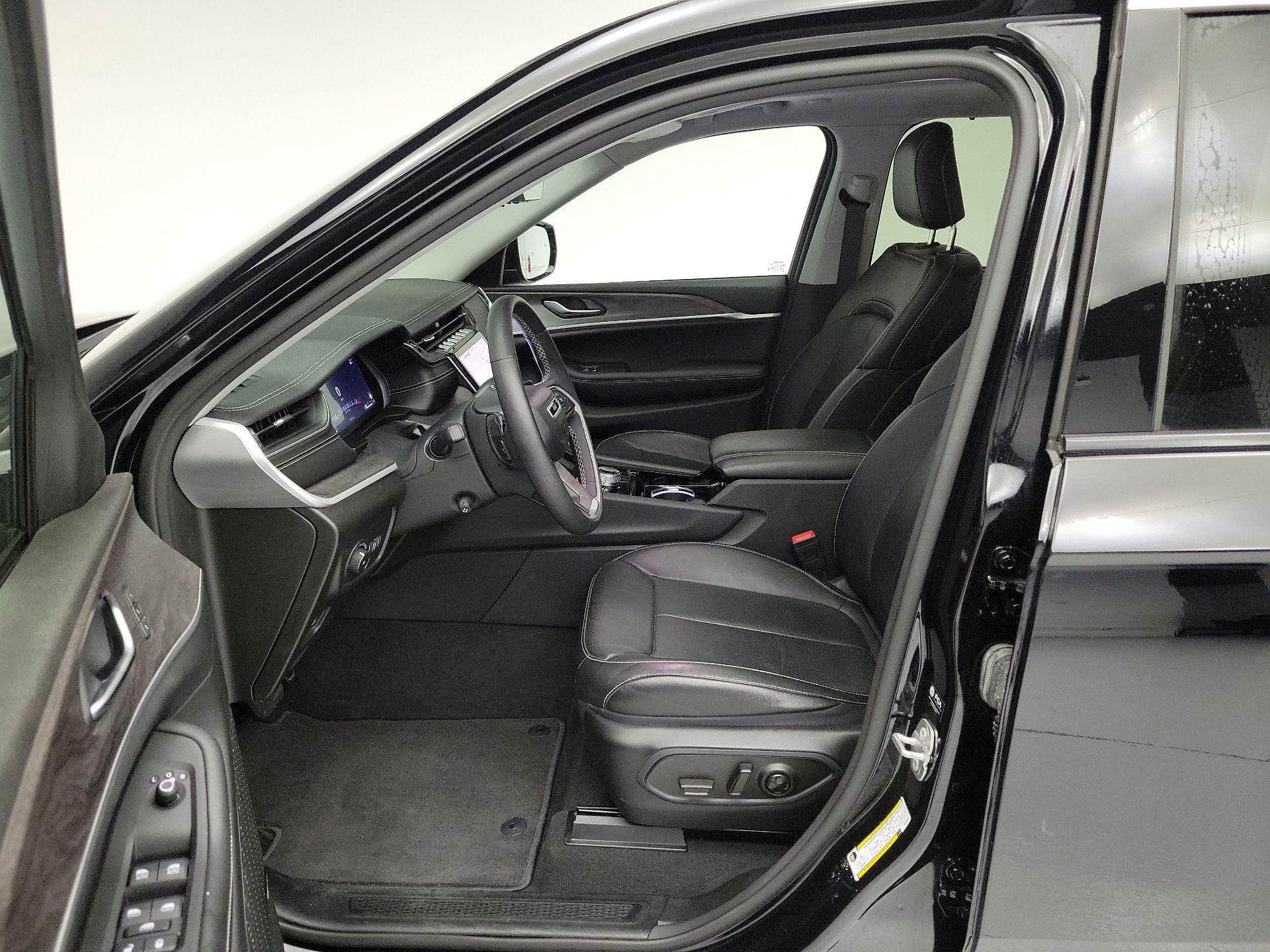 Thumbnail: 2023 Jeep Grand Cherokee - 11