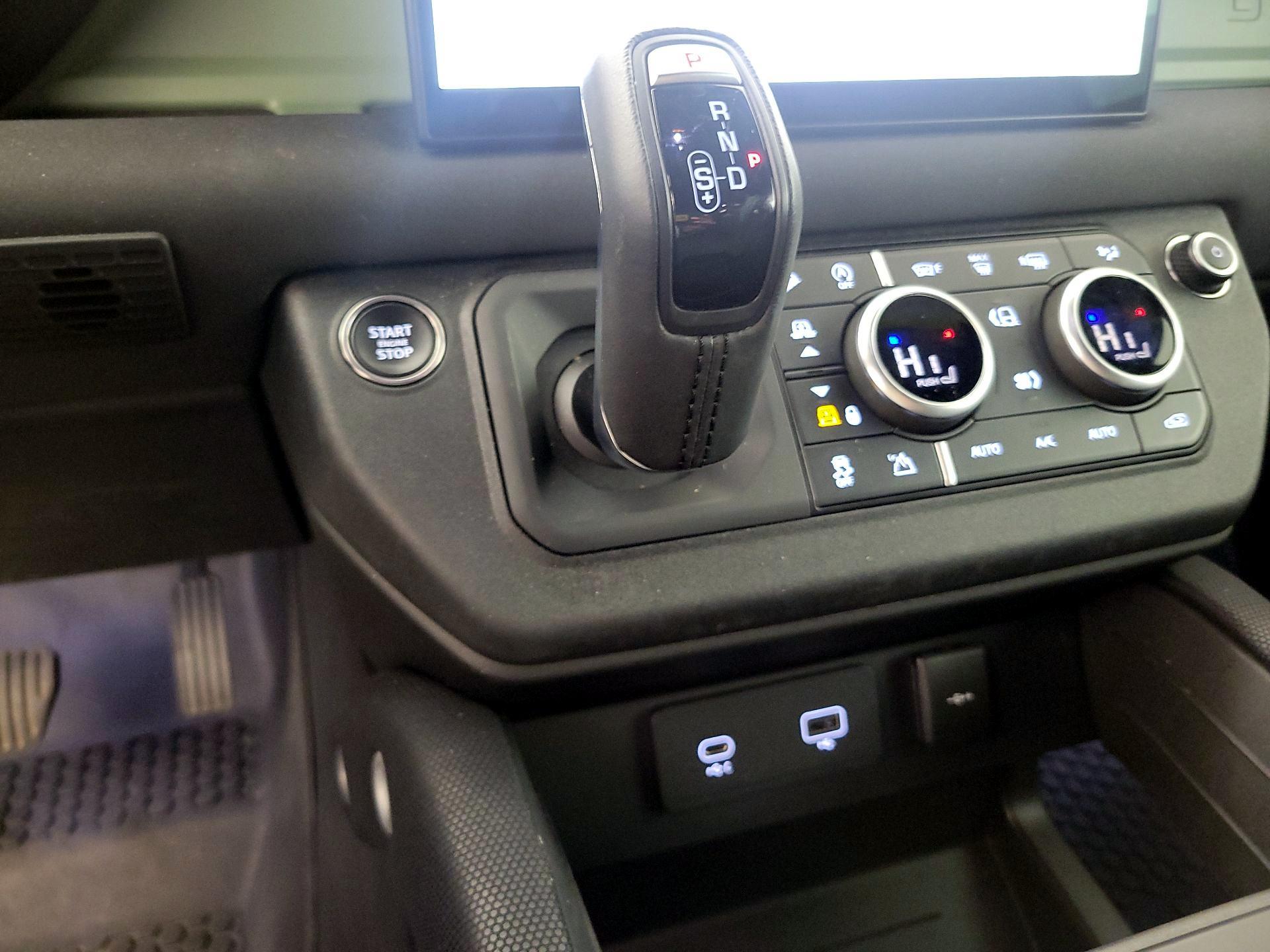 Thumbnail: 2023 Land Rover Defender - 18