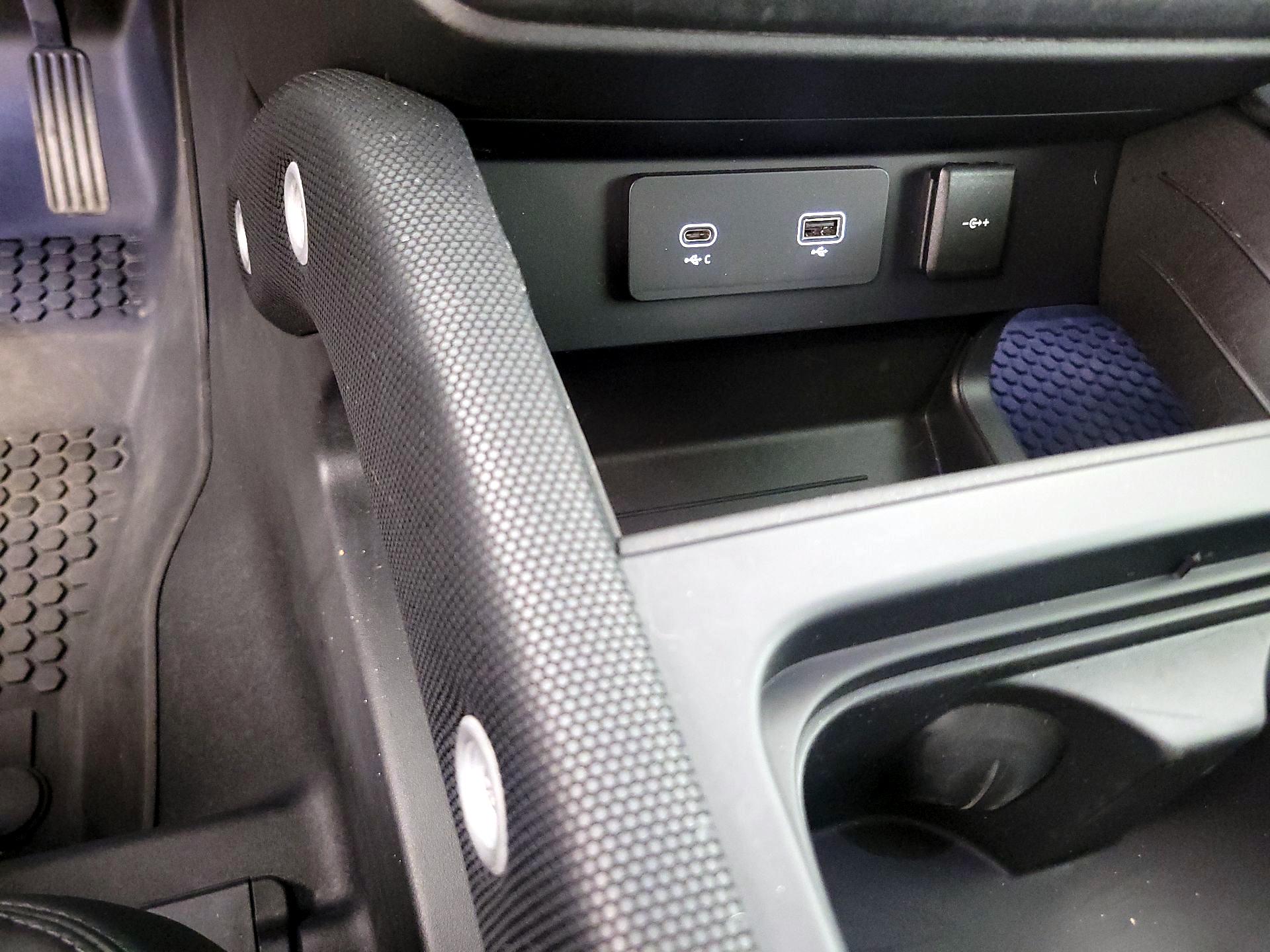 Thumbnail: 2023 Land Rover Defender - 19