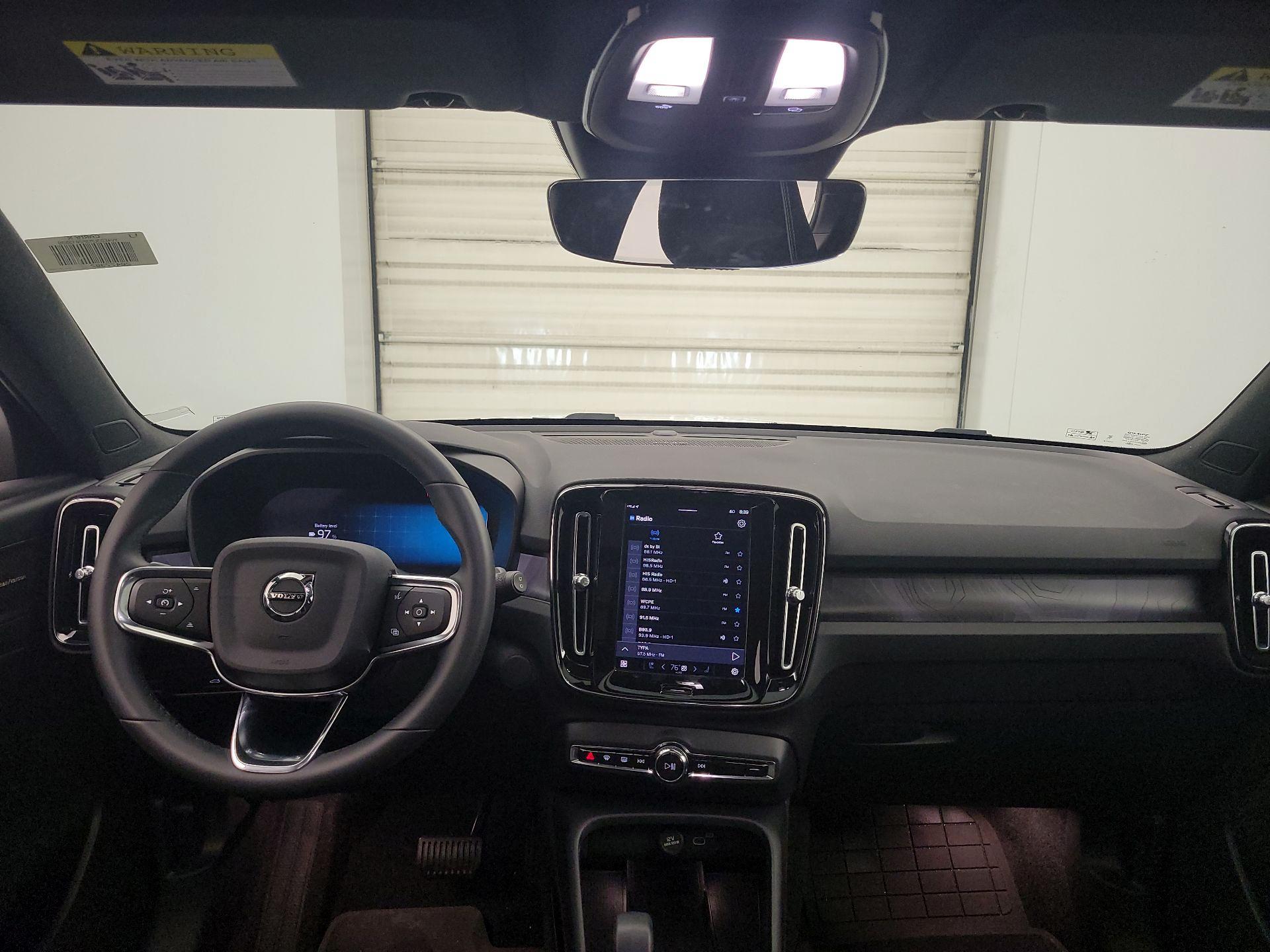 Thumbnail: 2023 Volvo XC40 - 9