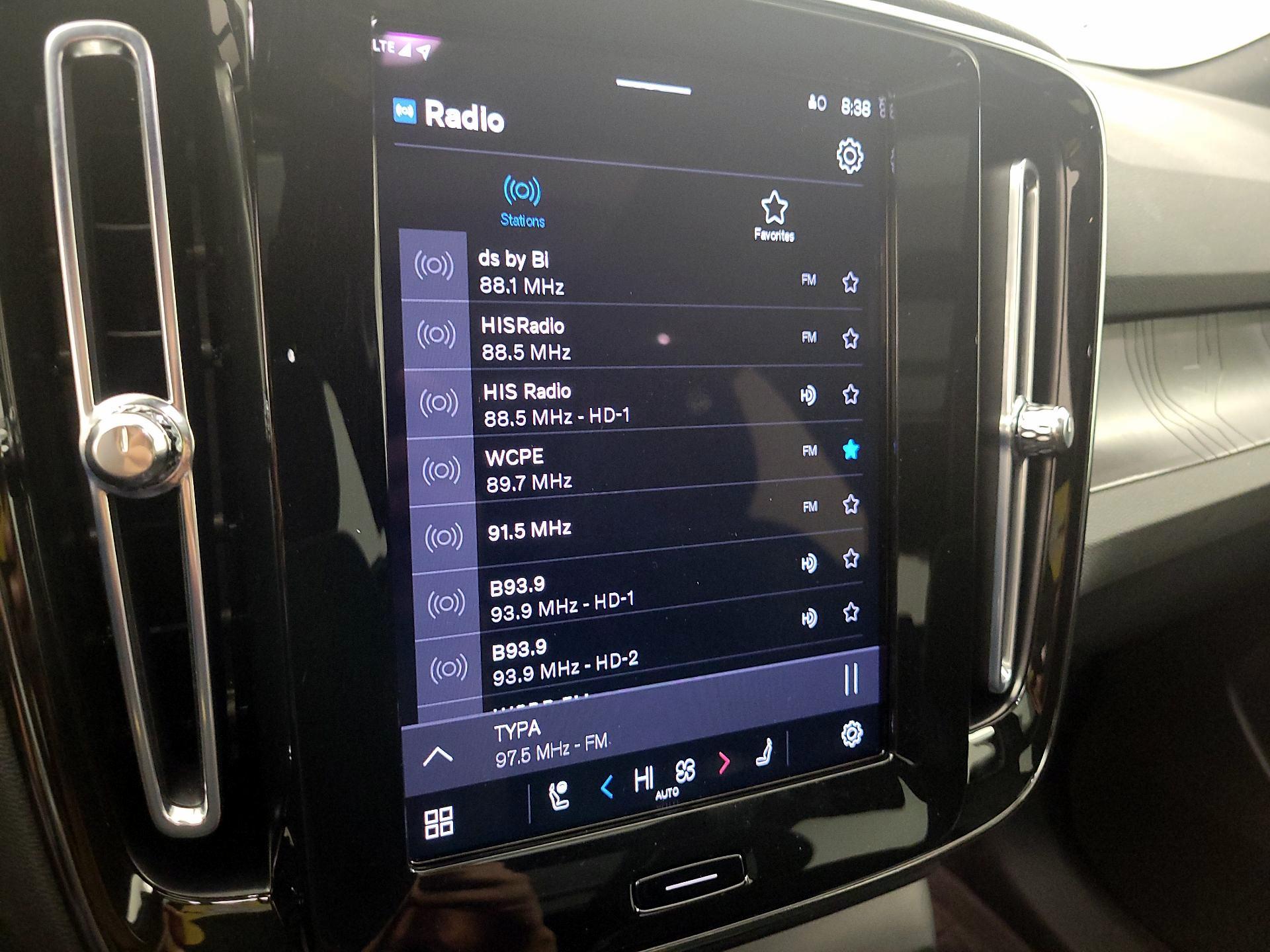 Thumbnail: 2023 Volvo XC40 - 15