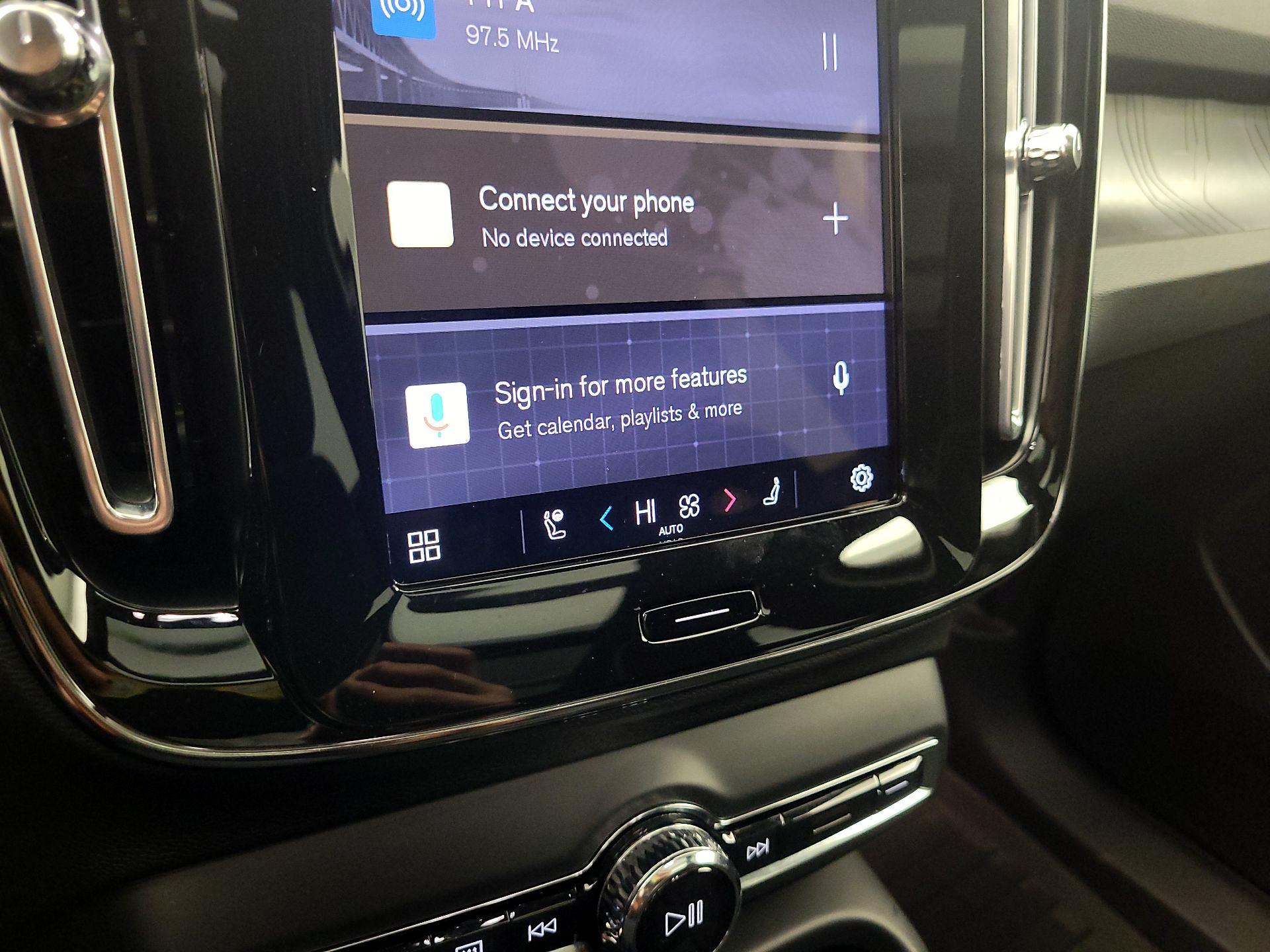 Thumbnail: 2023 Volvo XC40 - 16