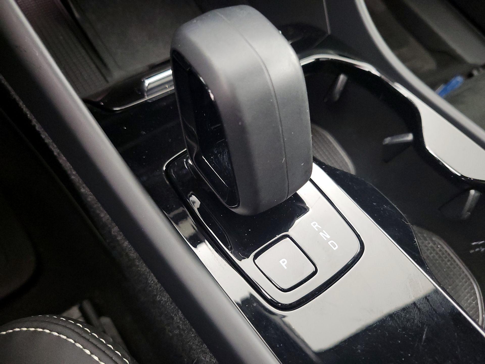 Thumbnail: 2023 Volvo XC40 - 17