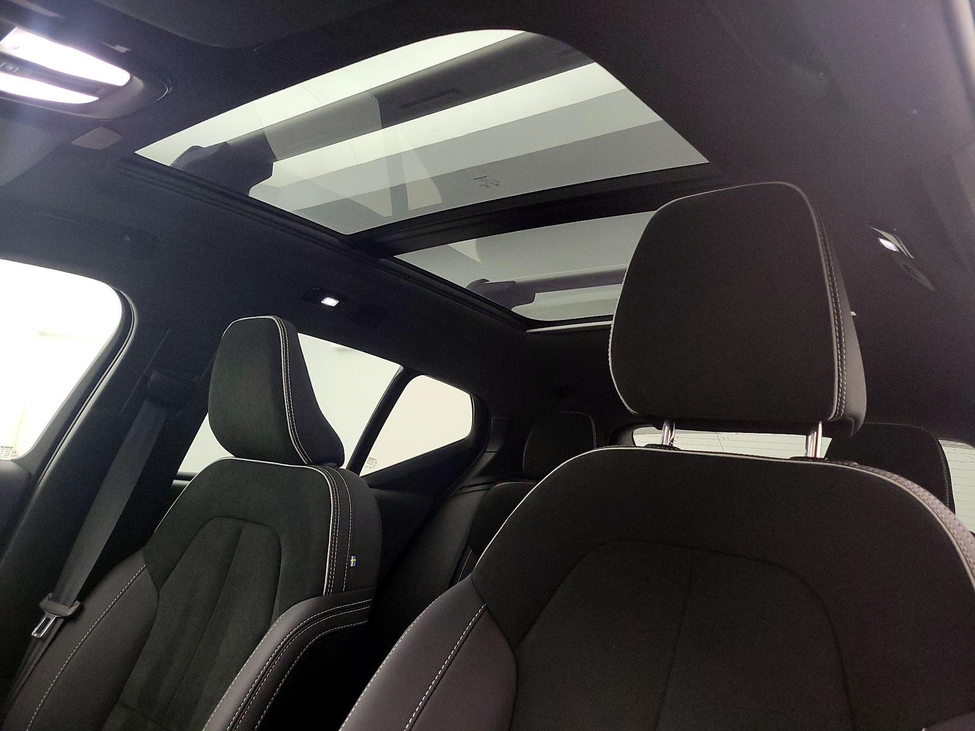 Thumbnail: 2023 Volvo XC40 - 19