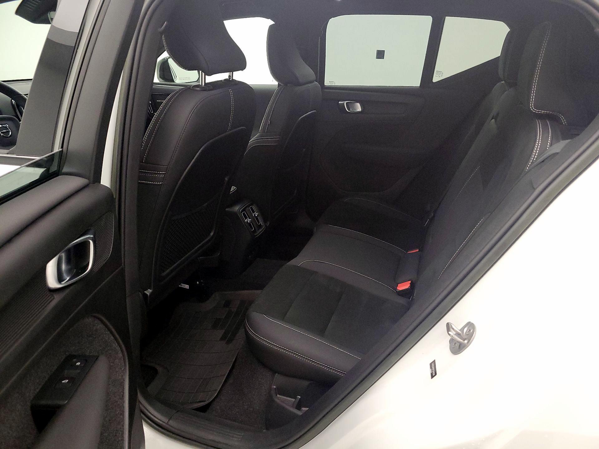 Thumbnail: 2023 Volvo XC40 - 20