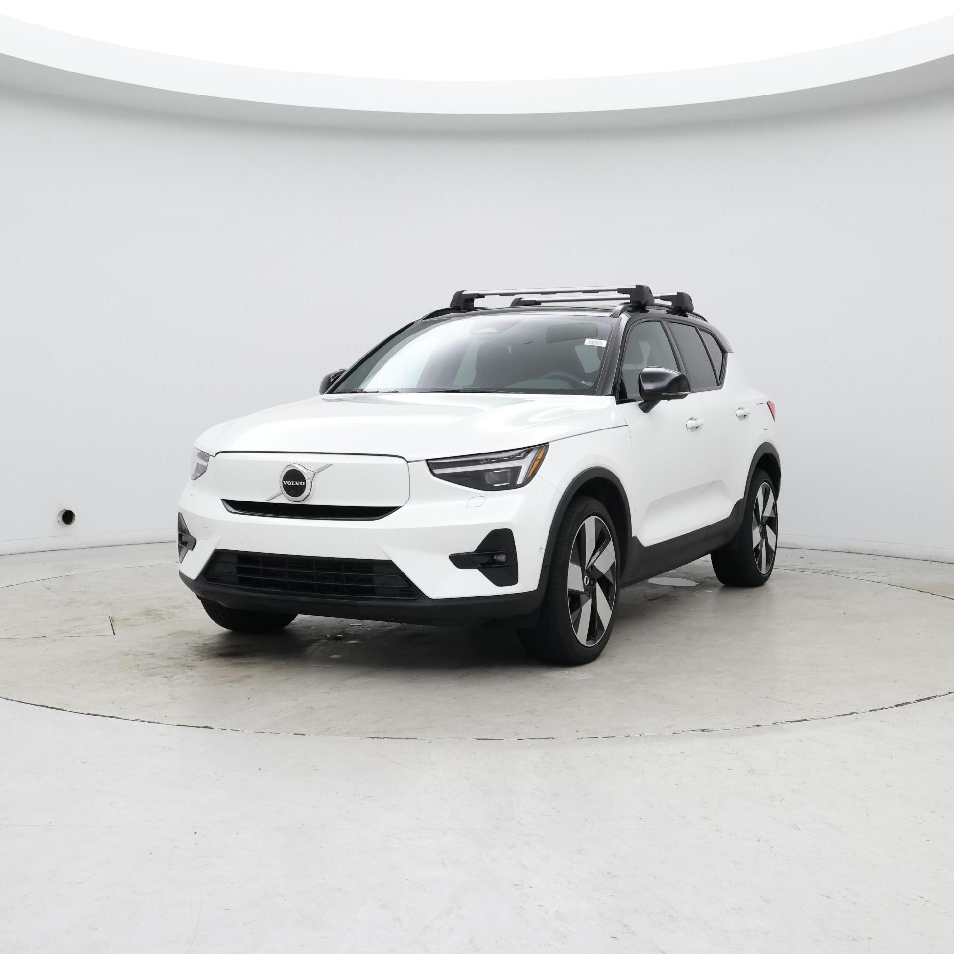 Thumbnail: 2023 Volvo XC40 - 4