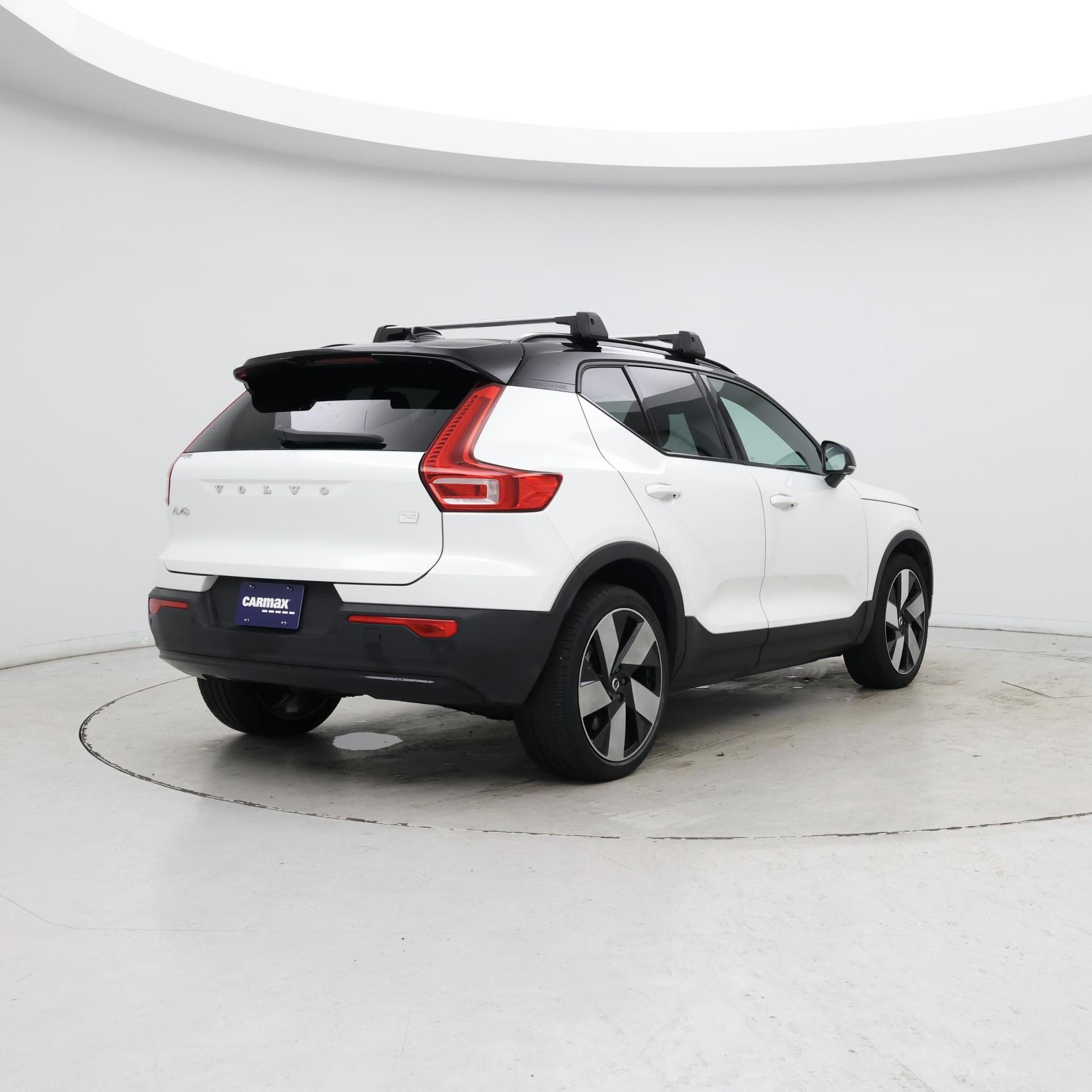 Thumbnail: 2023 Volvo XC40 - 8