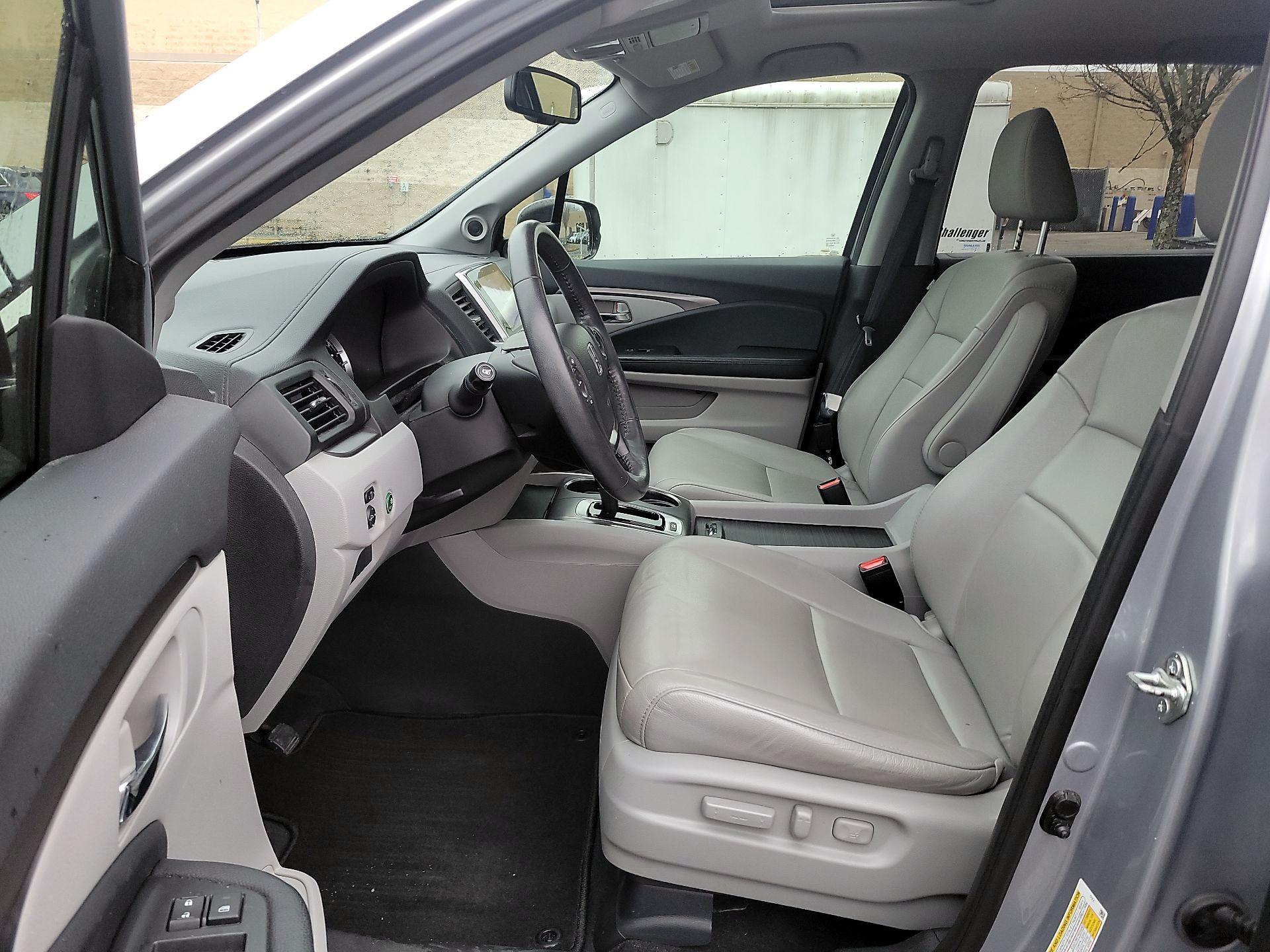 Thumbnail: 2018 Honda Pilot - 9