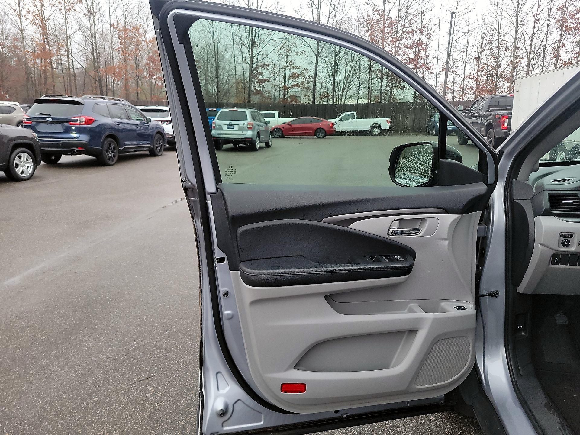 Thumbnail: 2018 Honda Pilot - 10