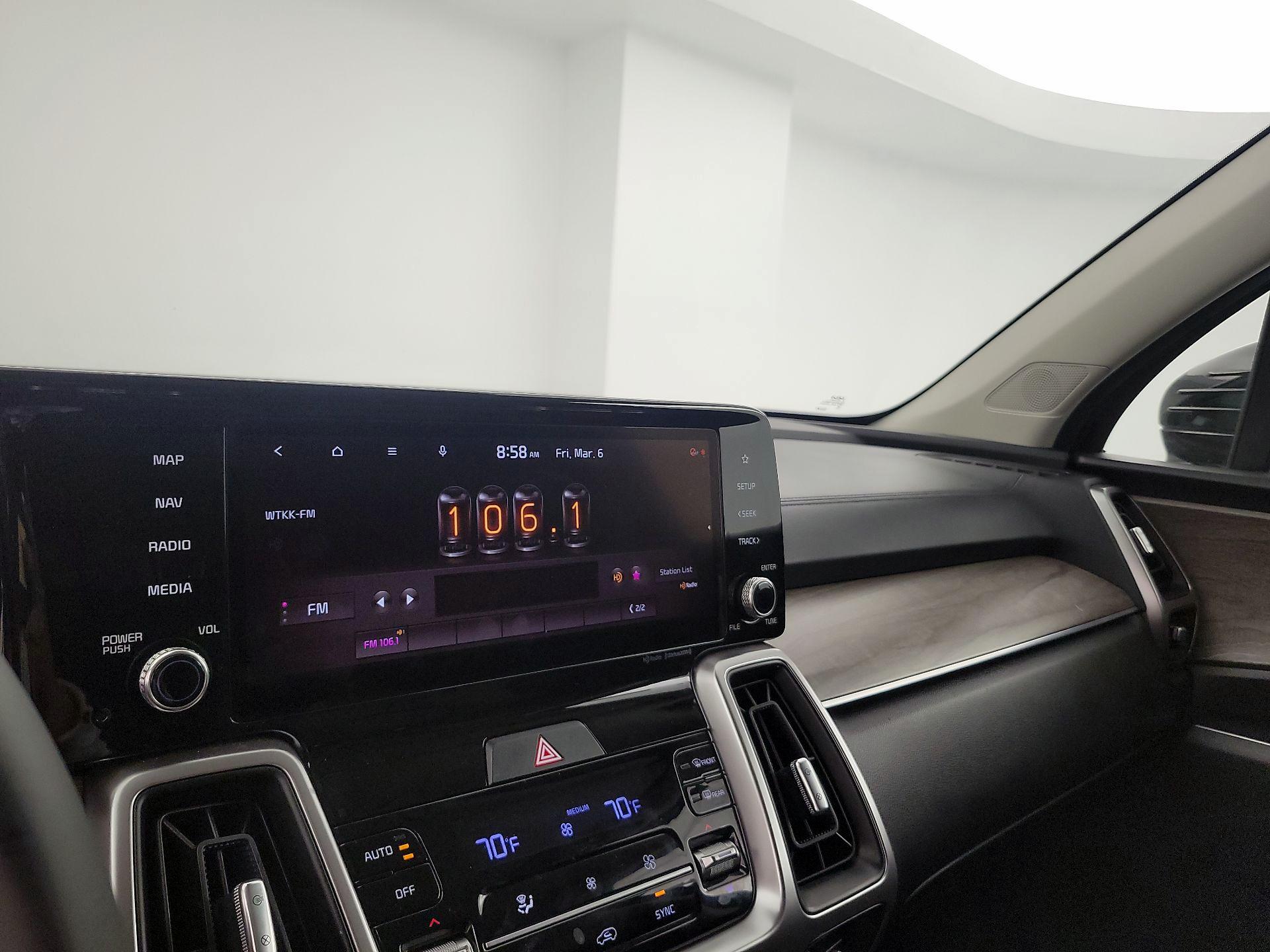 Thumbnail: 2022 Kia Sorento - 16