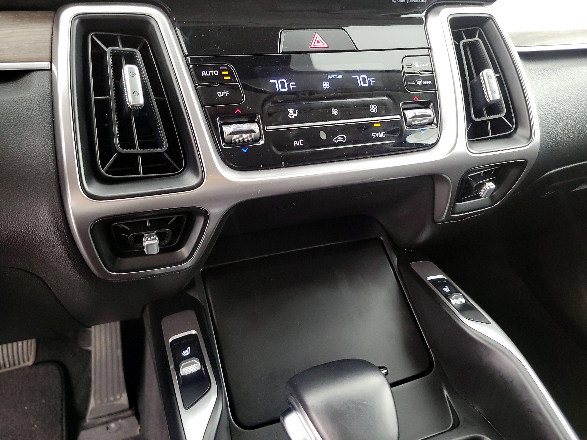 Thumbnail: 2022 Kia Sorento - 17